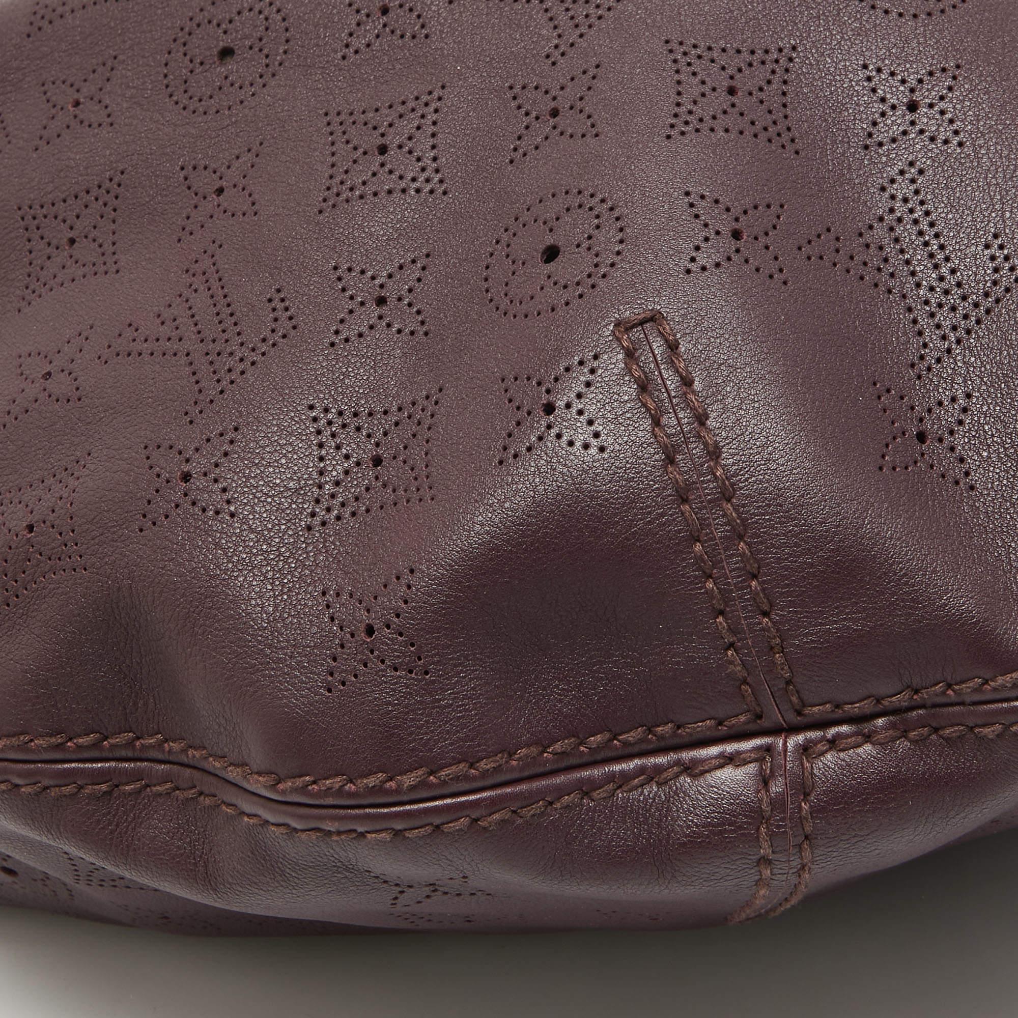 Louis Vuitton Aubergine Monogram Mahina Leather Onatah GM Bag For Sale 4