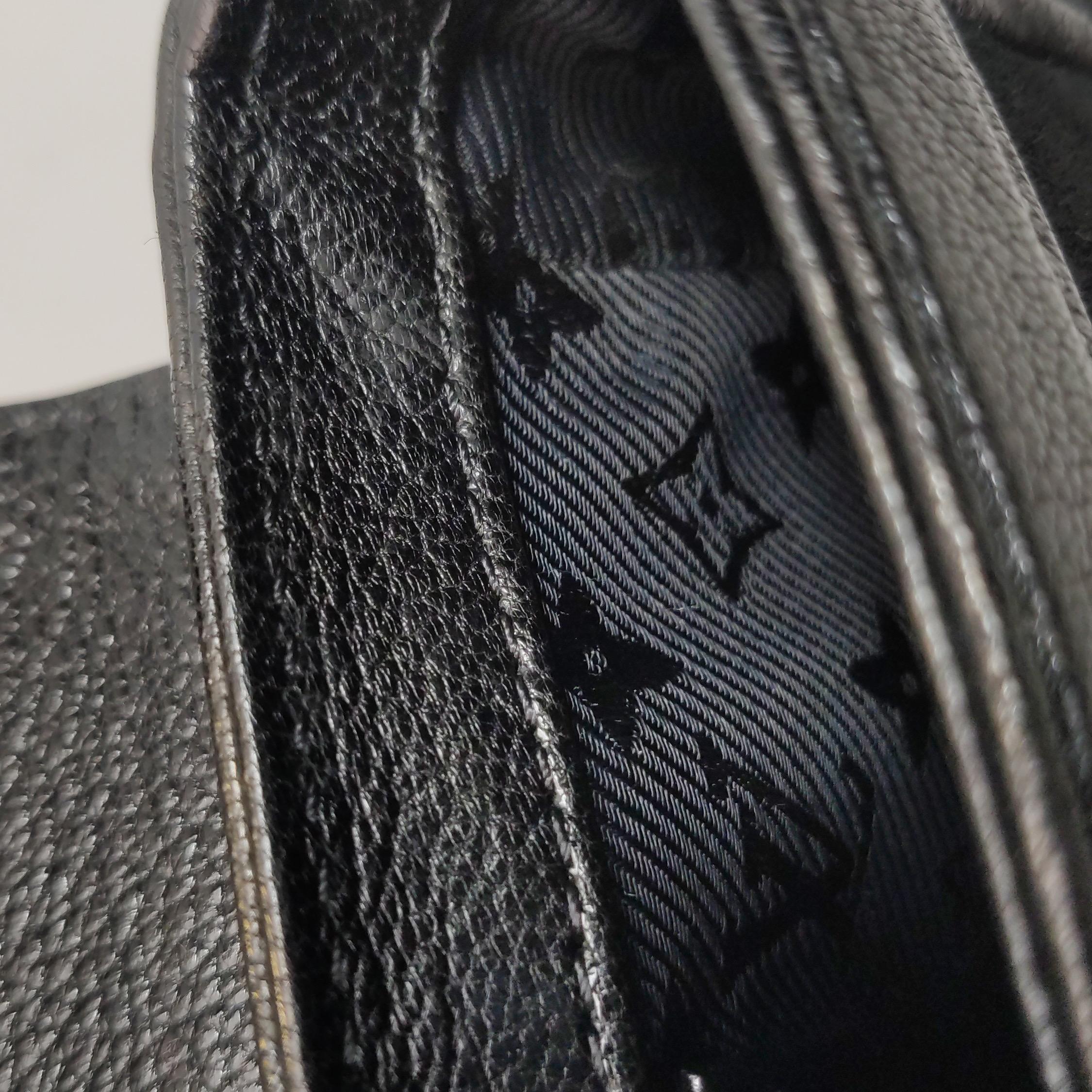 Louis Vuitton Avant-Garde Pochette Clutch Suede Leather Crystal Logo, 2011 en vente 6