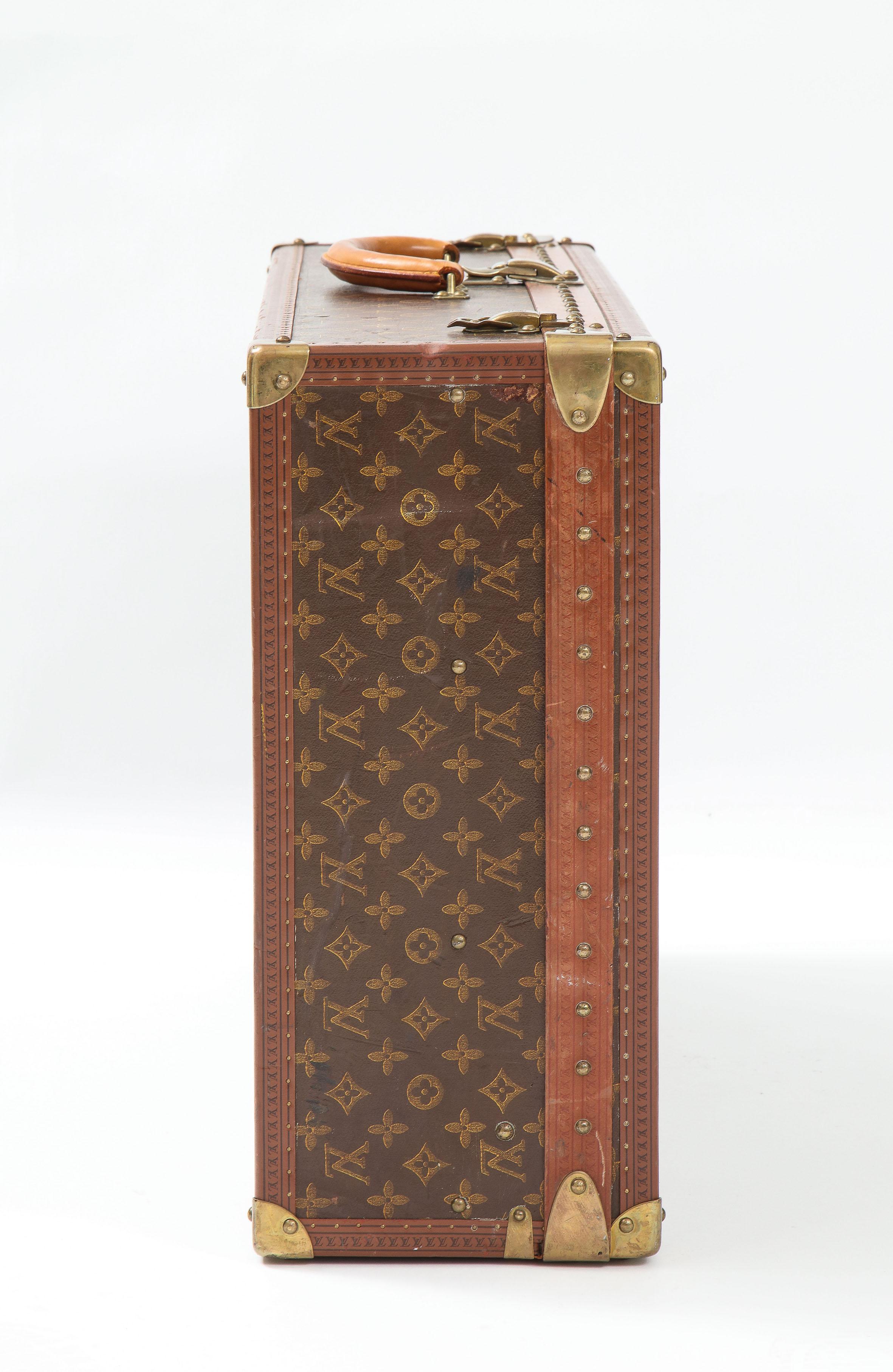 Louis Vuitton, Ave Marceau, 78bis, Paris, 1950's Suitcase In Good Condition For Sale In Montreal, QC