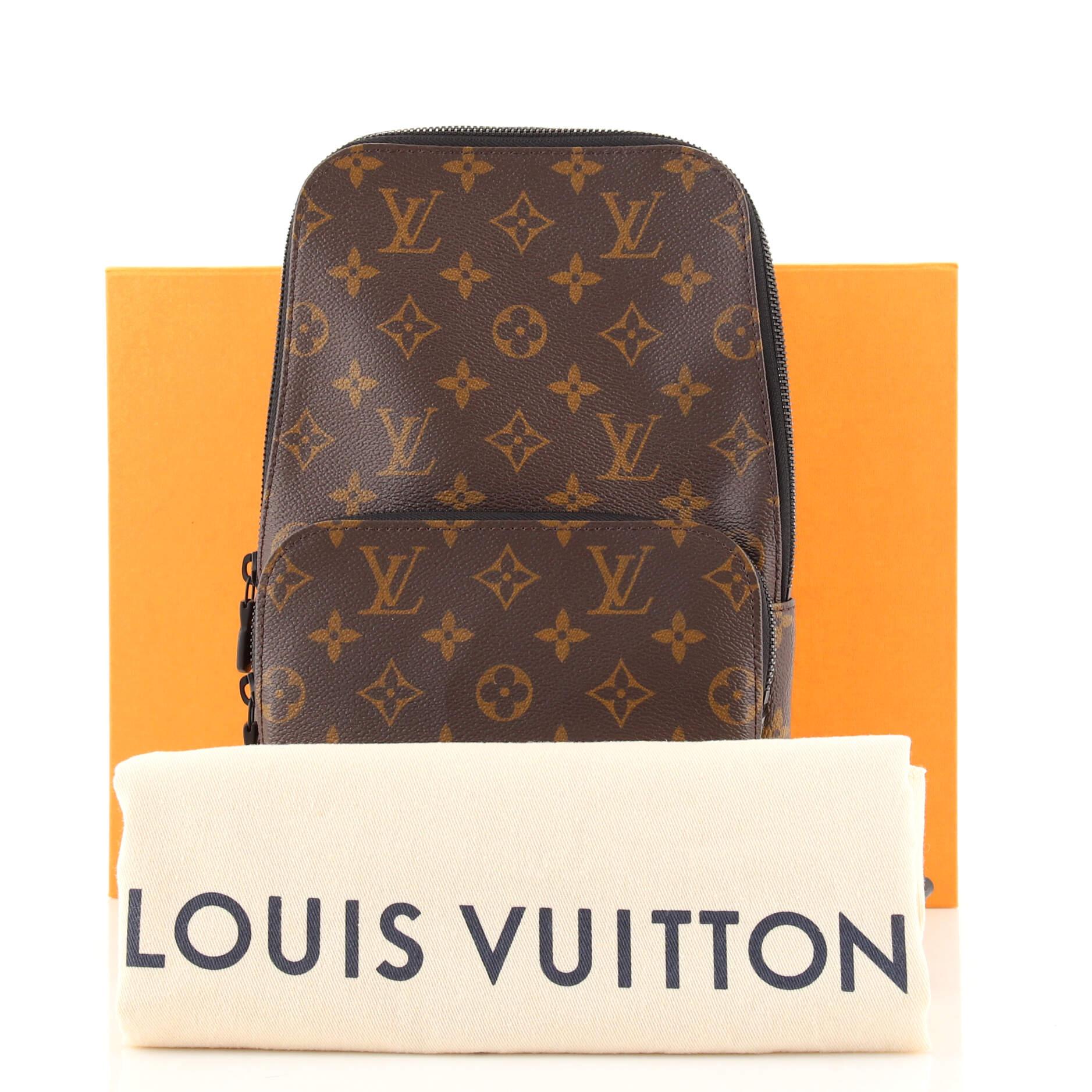 Louis Vuitton - Authenticated Avenue Sling Bag - Leather Black Plain for Men, Good Condition