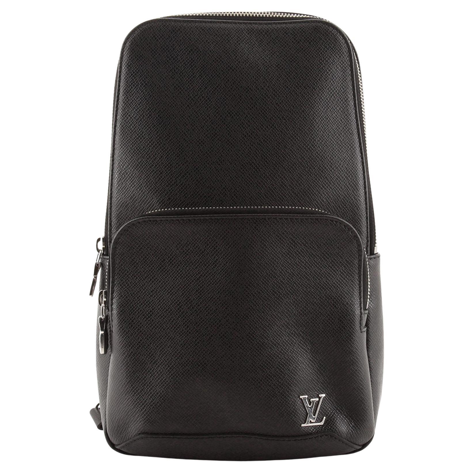 Louis Vuitton 2017 Pre-owned Avenue Sling Bag - Grey