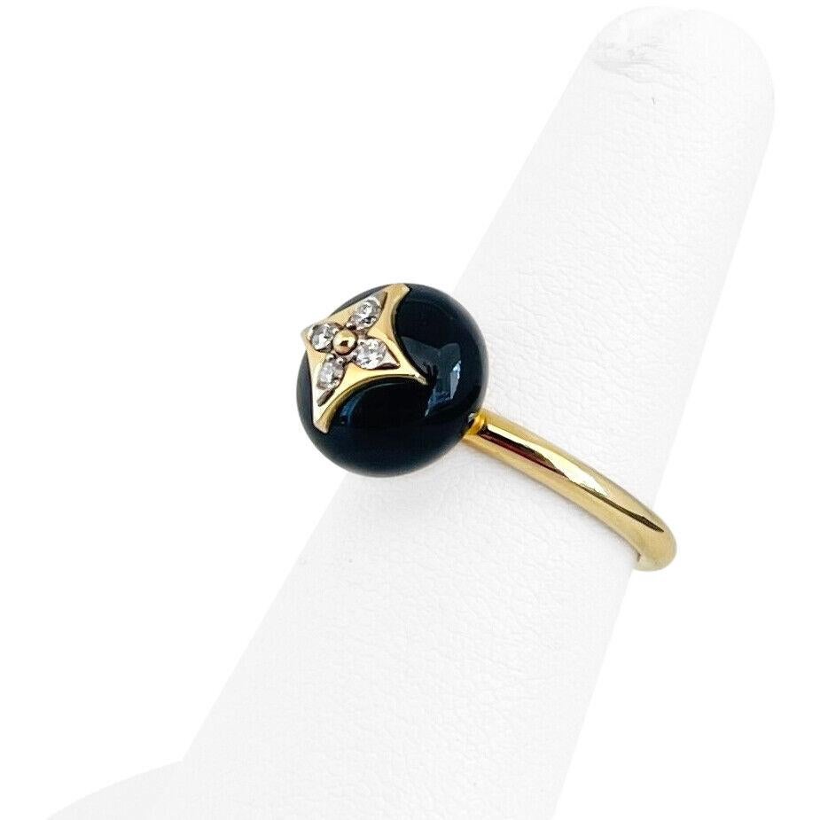 Louis Vuitton B Blossom 18k Yellow Gold Onyx and Diamond Ring Size 51

Condition:  Excellent Condition, Professionally Cleaned and Polished
Metal:  18k Gold (Marked, and Professionally Tested)
Weight:  6g
Gemstone:  Onyx
Diamonds:  Round Brilliant