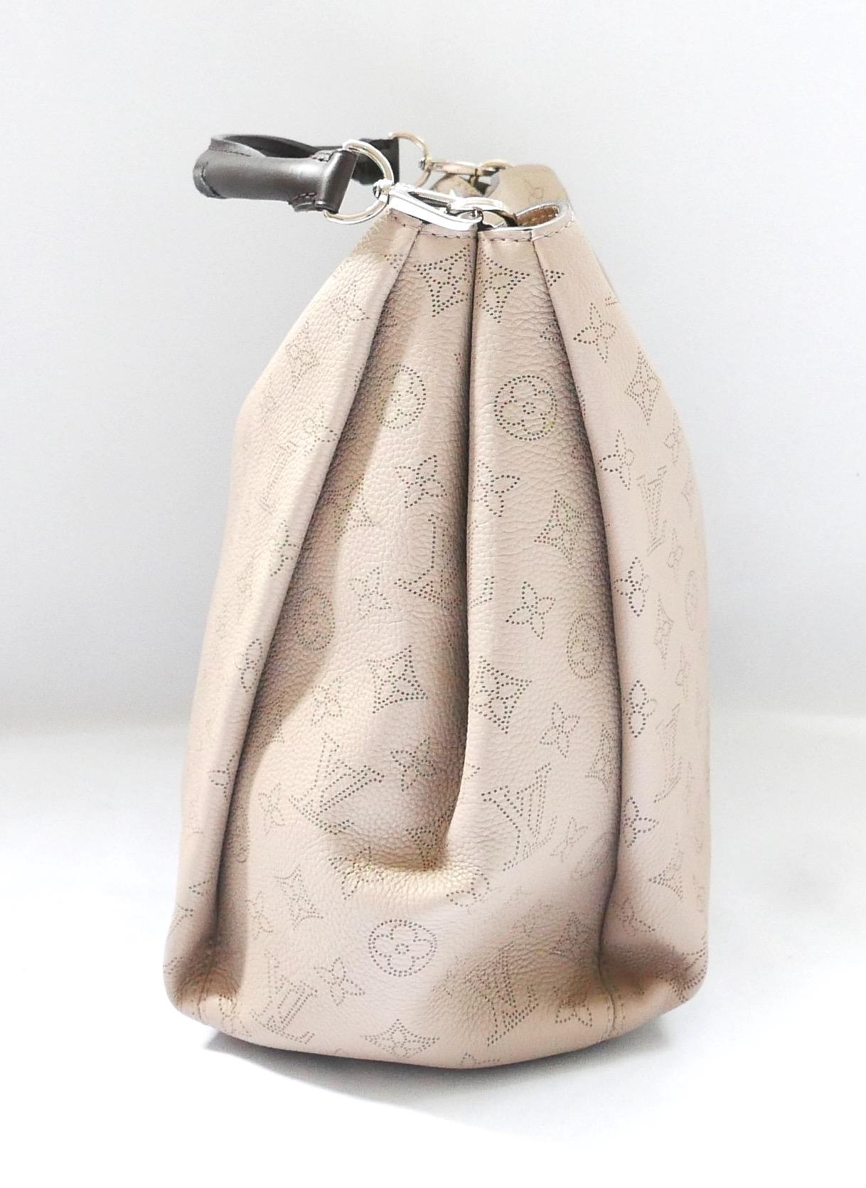 Louis Vuitton Babylone PM Mahina Galet Bag In New Condition For Sale In London, GB