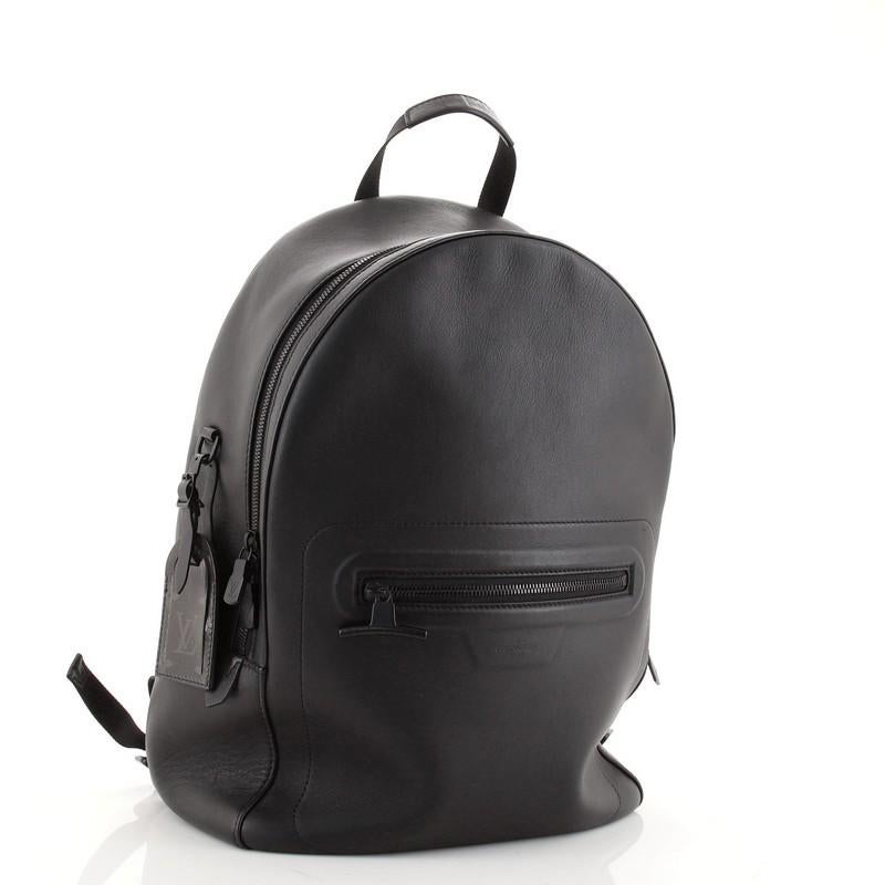 Condition: Very good. Odor in interior. Creasing, wear and scuffs on exterior, moderate wear on base corners, bubbling on handle. Light wear and small marks in interior, scratches and discoloration on hardware.
Accessories: Luggage Tag
Measurements: