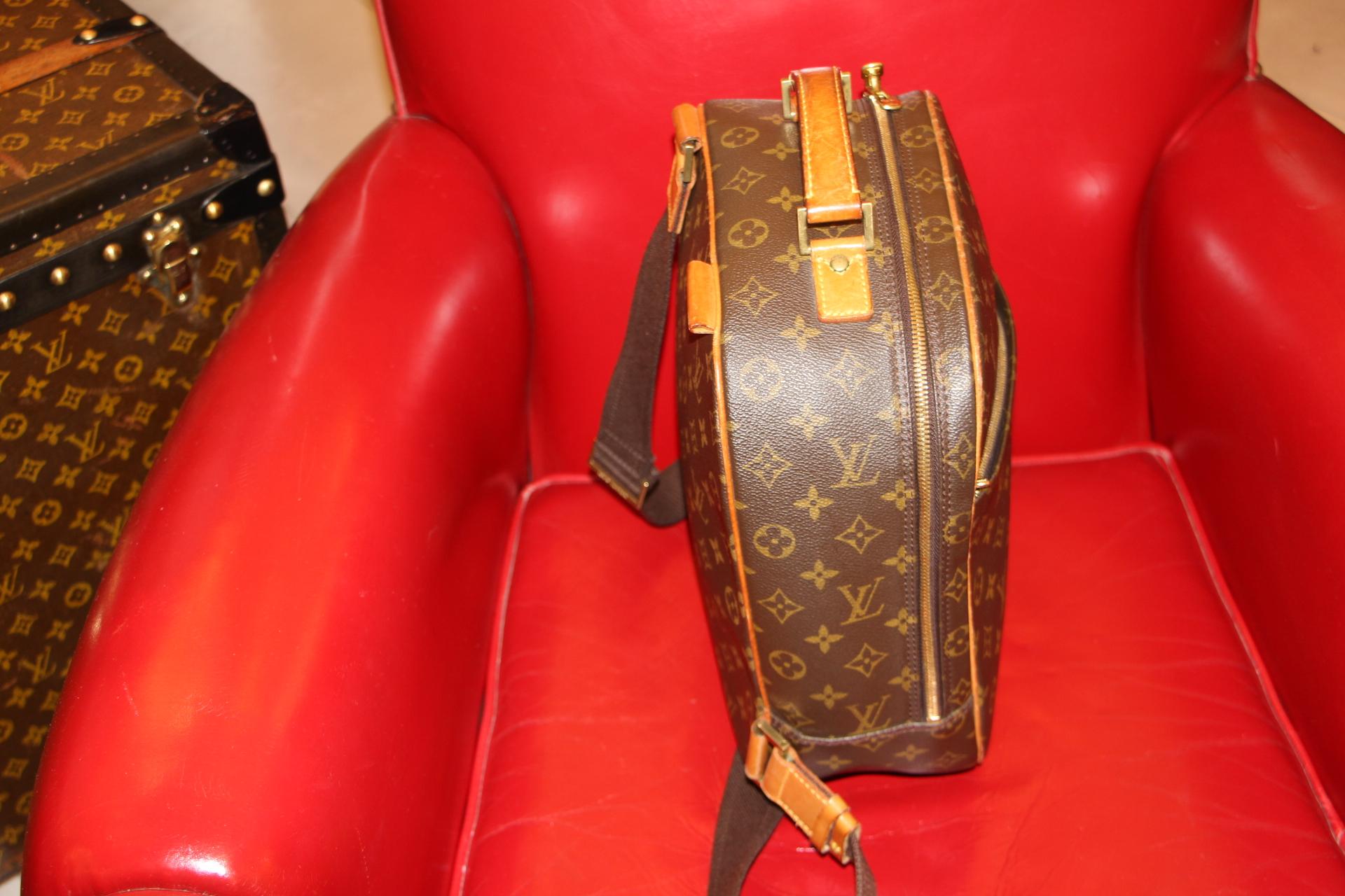 Louis Vuitton Rucksack Monogramm Tasche, Louis Vuitton Cross Body Tasche, Louis Vuitton im Zustand „Hervorragend“ in Saint-ouen, FR