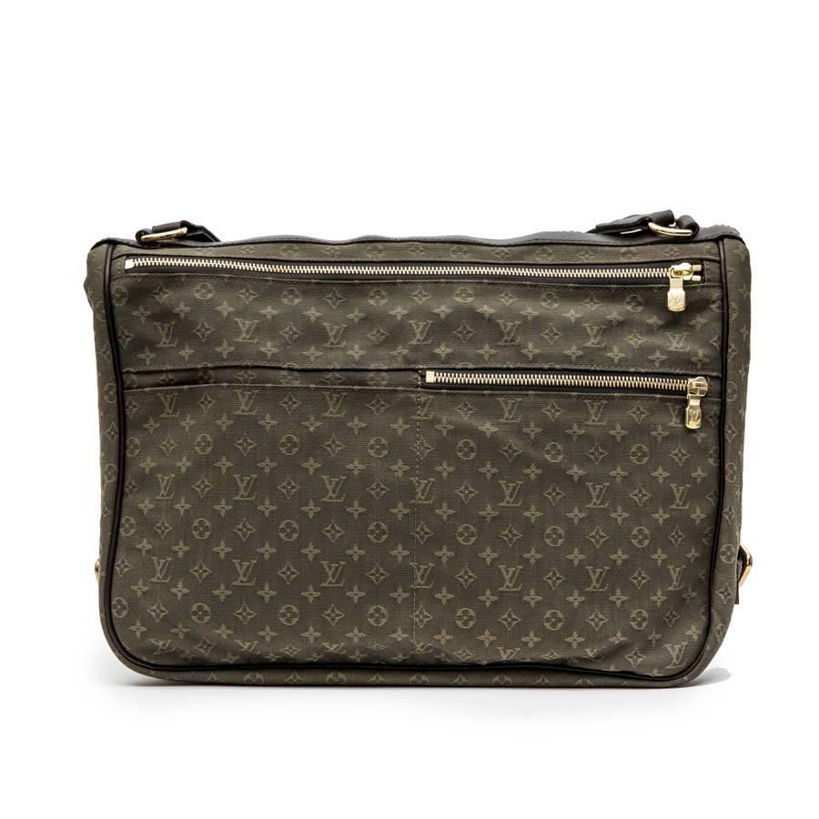 LOUIS VUITTON Bag in Khaki Green Monogram Canvas and Leather In Excellent Condition In Paris, FR