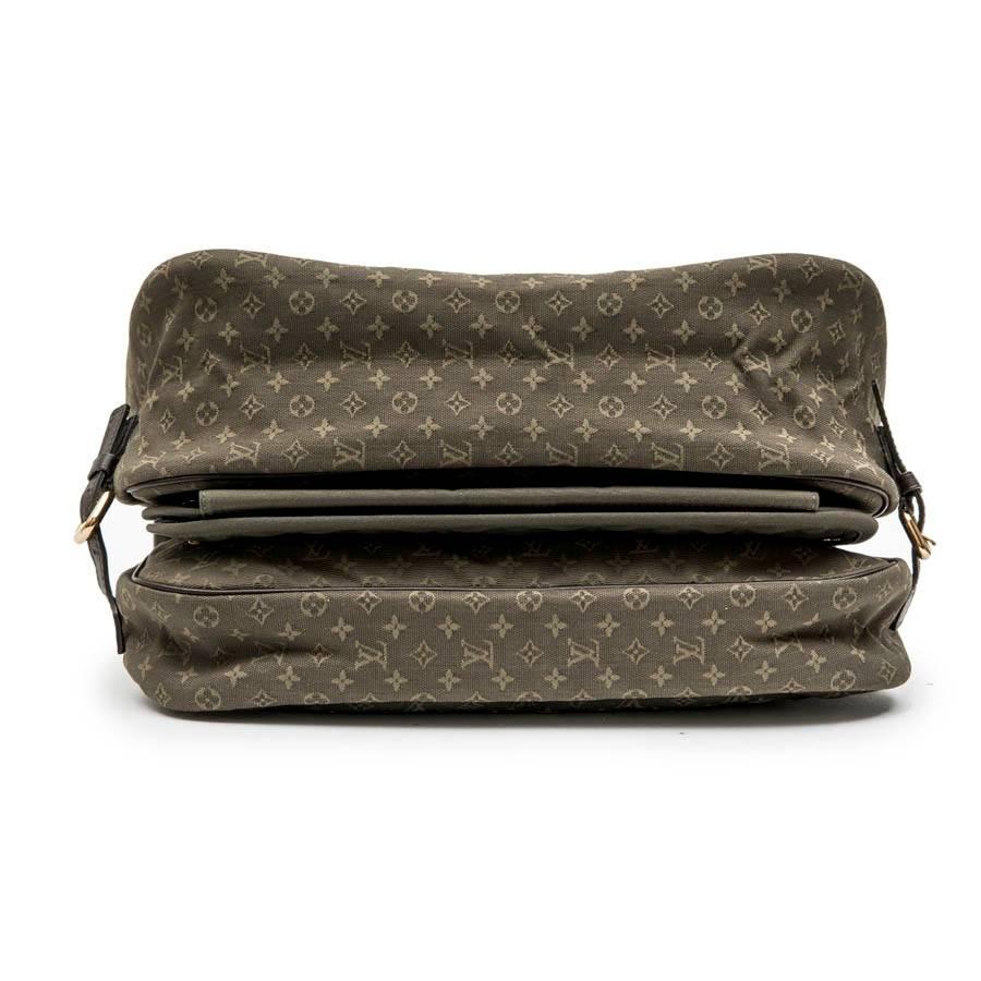 Women's or Men's LOUIS VUITTON Bag in Khaki Green Monogram Canvas and Leather