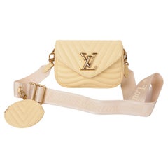 Bolso multibolsillo Louis Vuitton Banane en piel de becerro acolchada amarilla New Wave