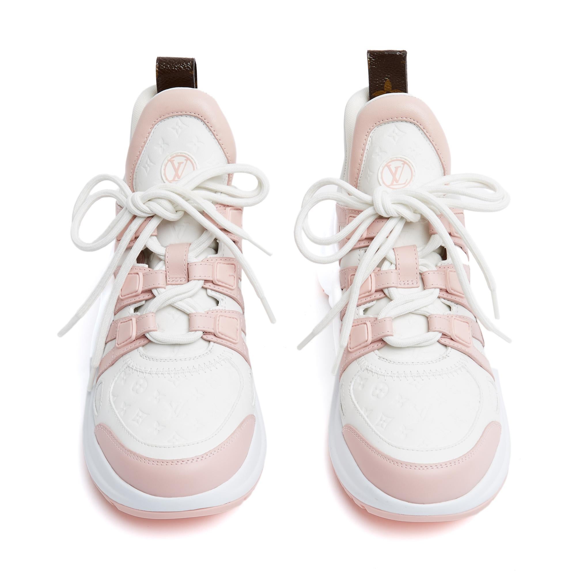 Grigio Louis Vuitton Baskets EU37 Archlight Pink White Monogram Sneakers UK4 US6.5 LV in vendita