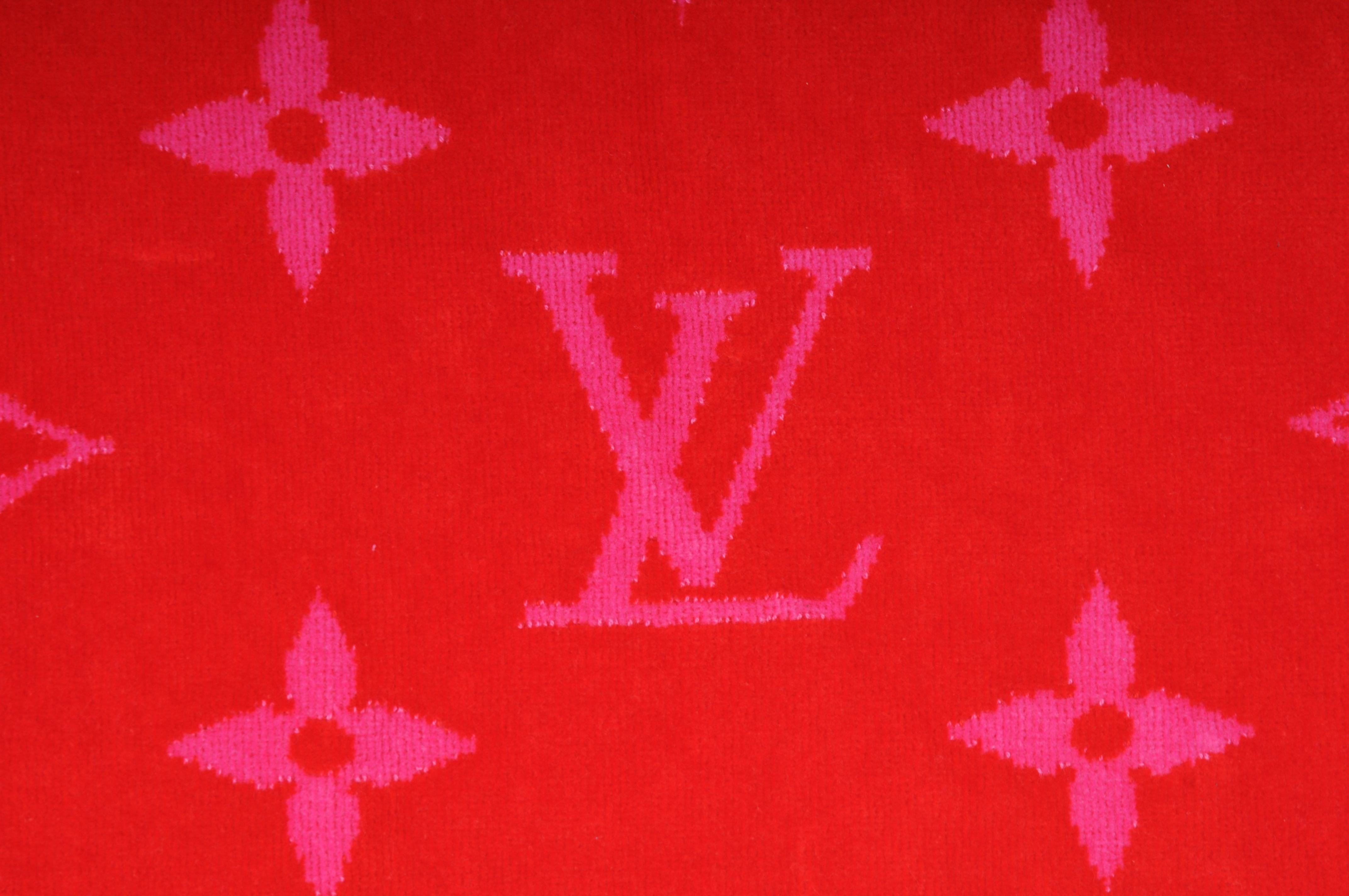 - LV Monogram throughout

- Red monogram back

- Made in Italy

- 100% Cotton



Condition: 

The towel is brand new but the original tags have been removed 





Measurements: ( Approximately In Inches ) 

59 L x 35.4 W inches