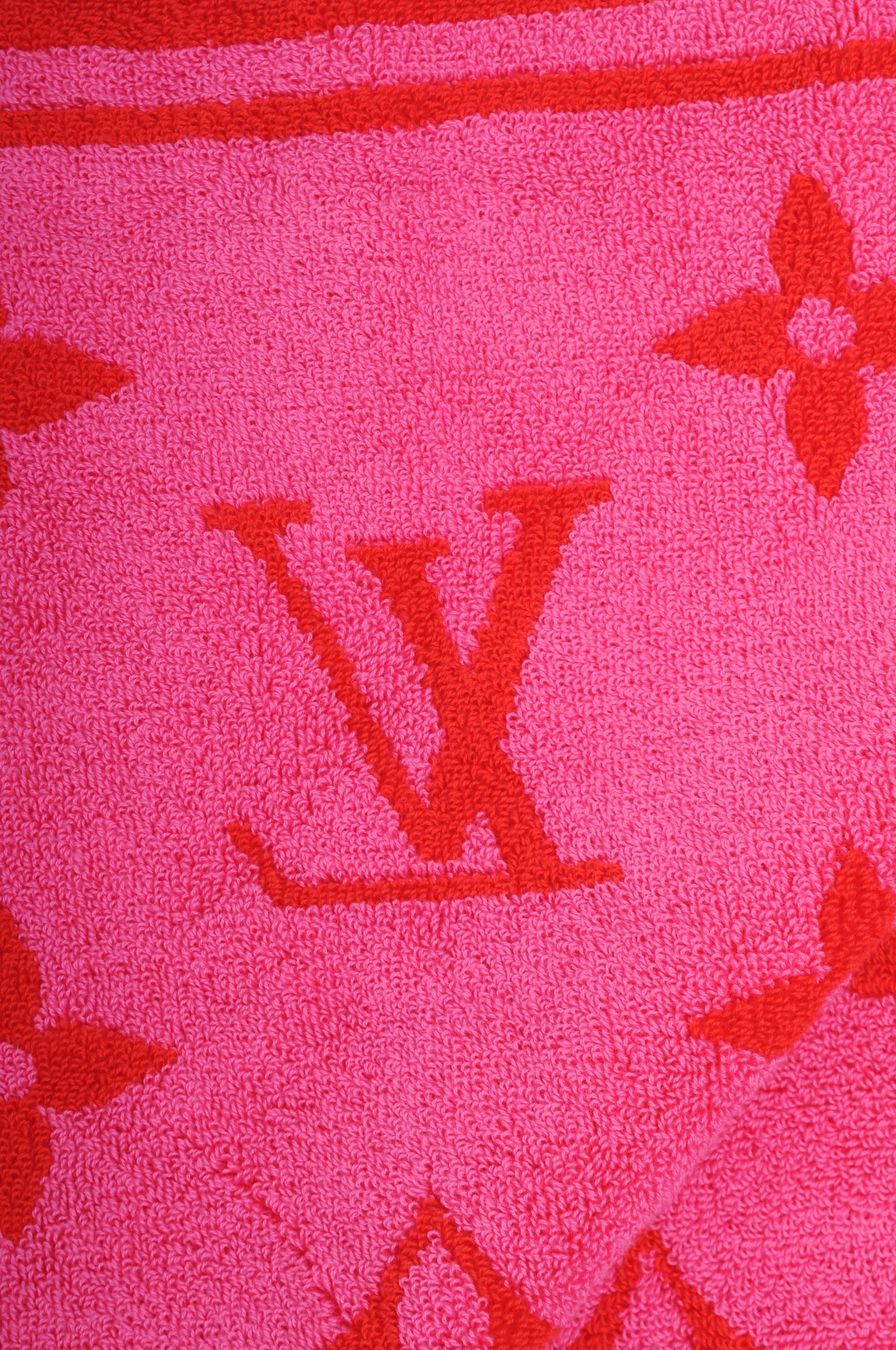 Louis Vuitton Beach Bath Pool Towel Red Pink Drap De Bain Monogram M78643 Cotton For Sale 1