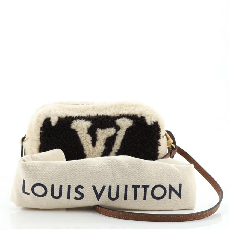 Louis Vuitton Beach Pouch Monogram Giant Teddy Fleece Beige/Brown