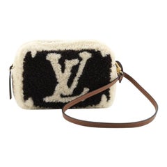  Louis Vuitton Beach Pouch Monogram Giant Teddy Fleece