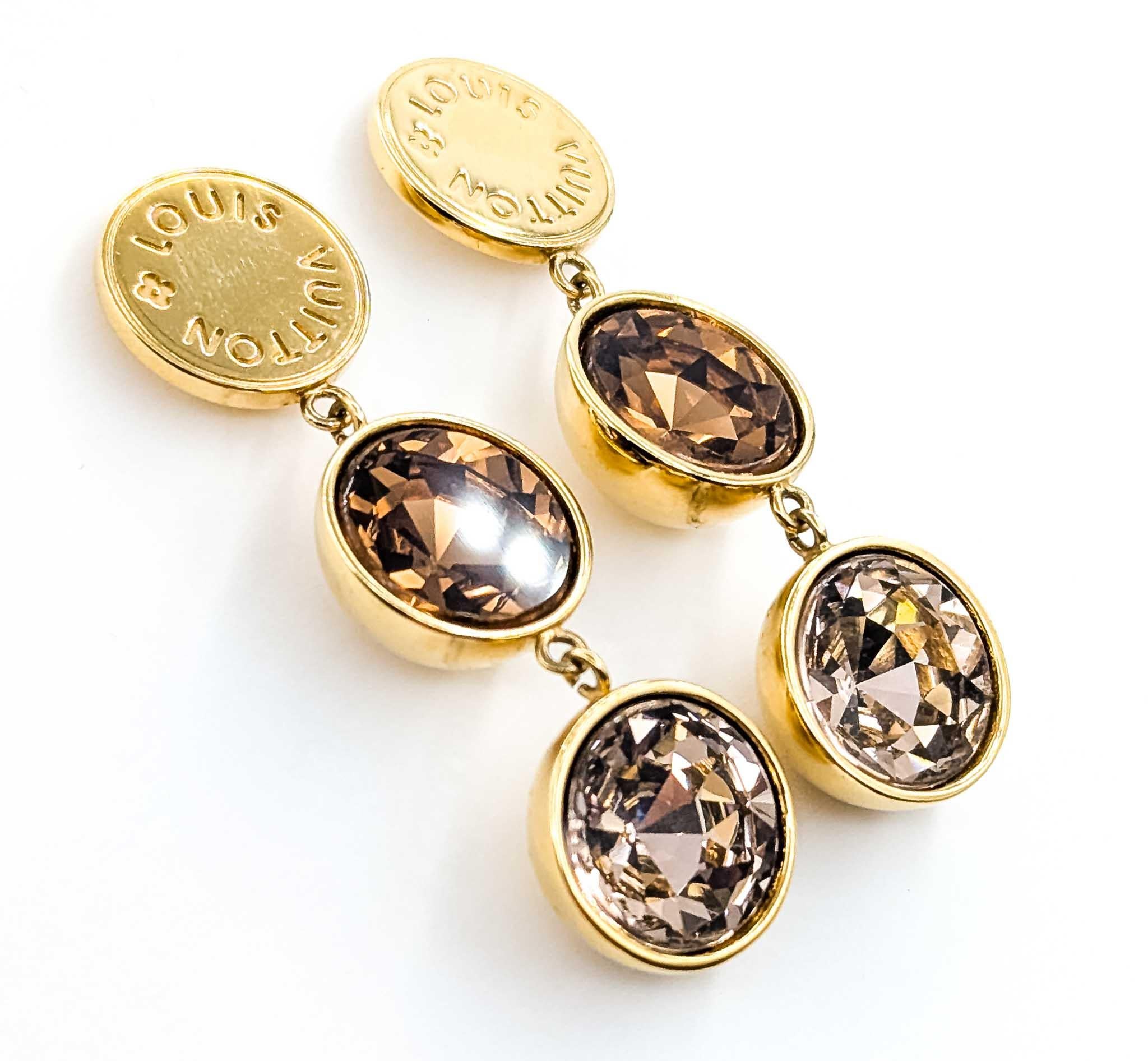 Elevate Your Style with Pre-Owned Designer Earrings

Discover a touch of luxury with these exquisite Louis Vuitton Beaded Earrings. Perfect for those who appreciate timeless elegance, these pre-owned treasures are a testament to Louis Vuitton's