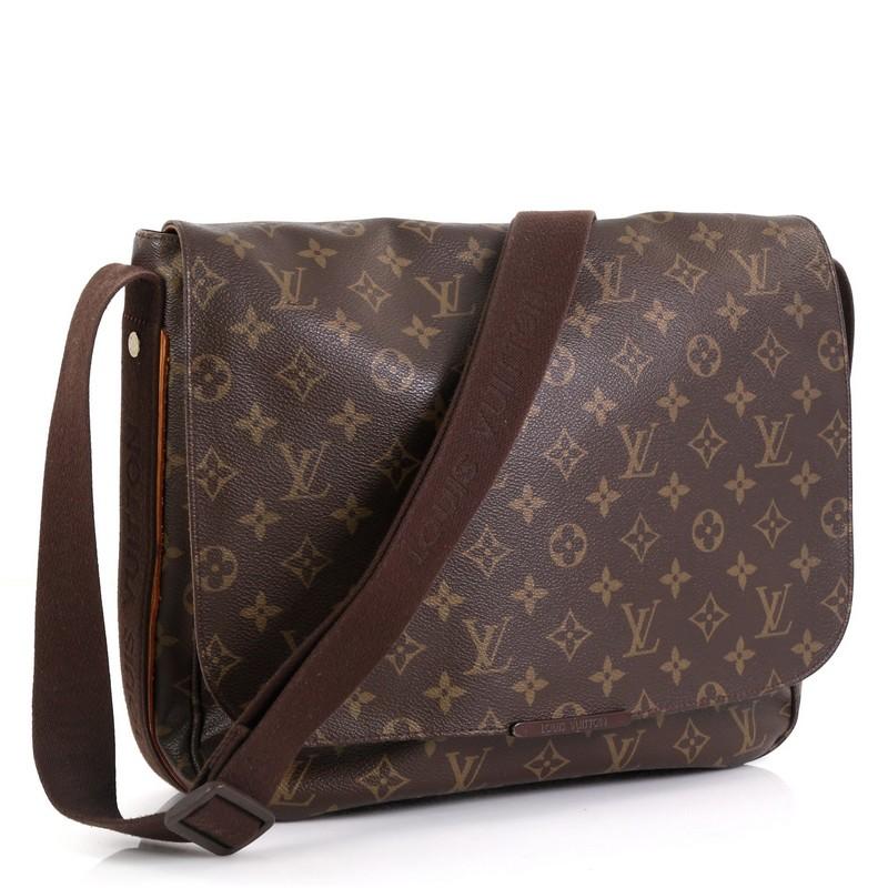 This Louis Vuitton Beaubourg Messenger Bag Monogram Canvas MM, crafted from brown monogram coated canvas, features an adjustable textile shoulder strap embroidered with the Louis Vuitton logo, front metal plate with engraved Louis Vuitton signature,