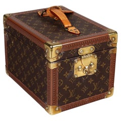 Retro Louis Vuitton Beauty Case