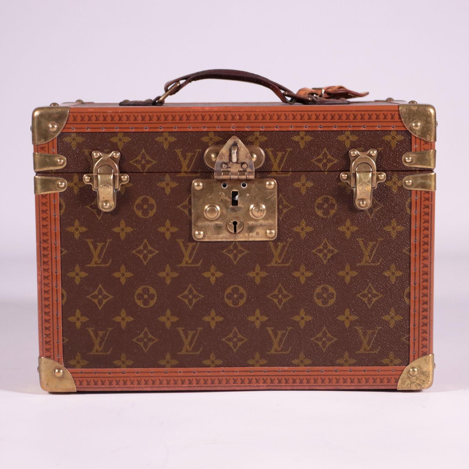 Louis Vuitton Monogram canvas beauty case (missing sticky tag),
1980s beat case. Well readable locking code: 143670.