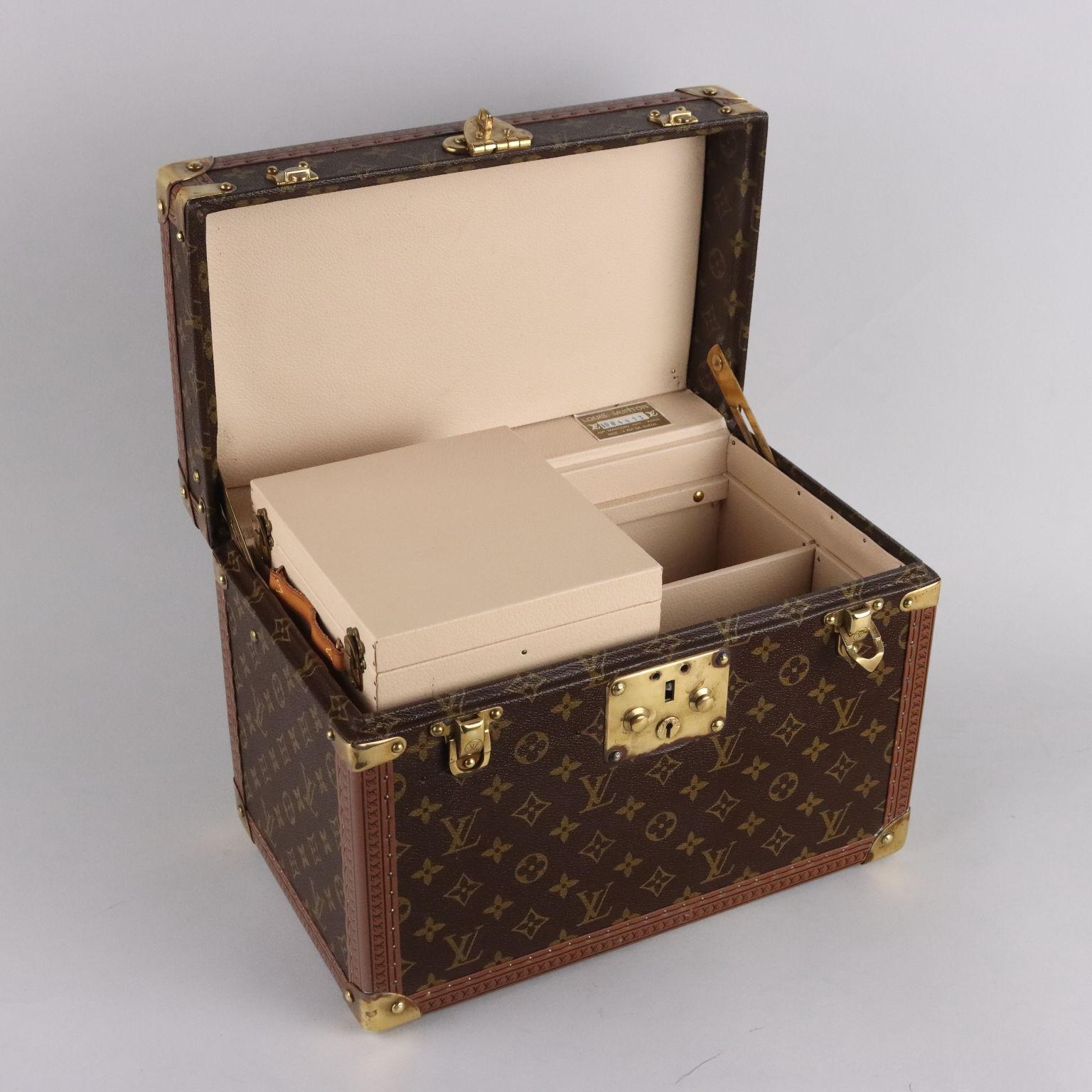 Late 20th Century Louis Vuitton Beauty Case Paris 90s en vente