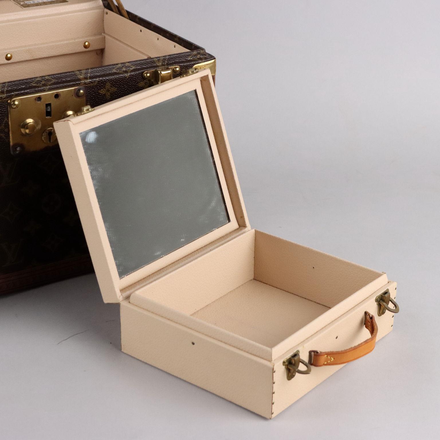 Louis Vuitton Beauty Case Paris 90s en vente 2