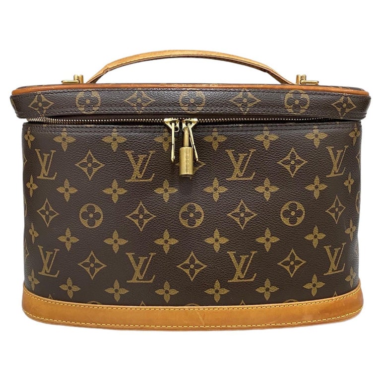 Louis Vuitton Beauty Monogram For Sale at 1stDibs