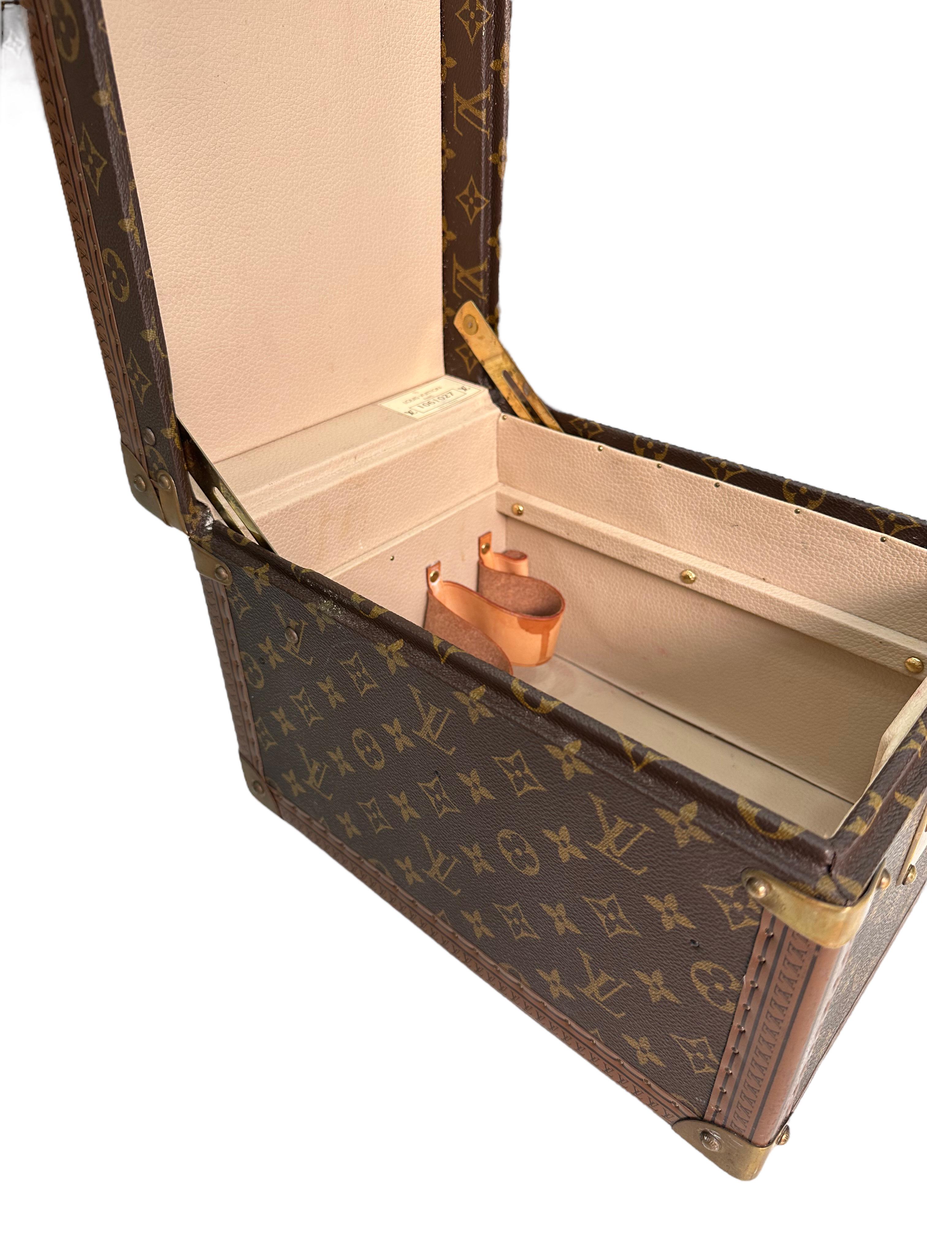Louis Vuitton Beauty Rigido A MAno Boîte Flacons Monogram en vente 9