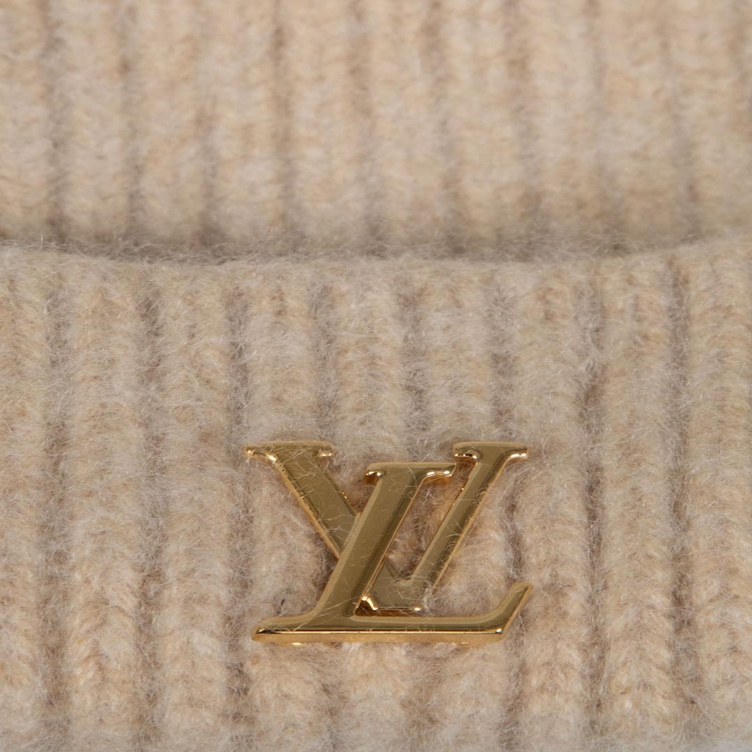 Women's Louis Vuitton Beige Cashmere Logo Beanie For Sale
