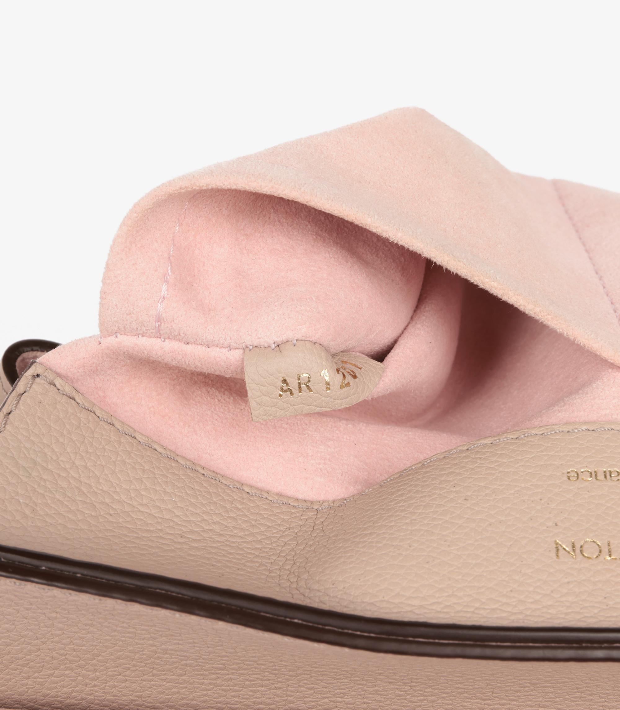 Louis Vuitton Beige Grained Calfskin Leather Lockme Ever MM 6