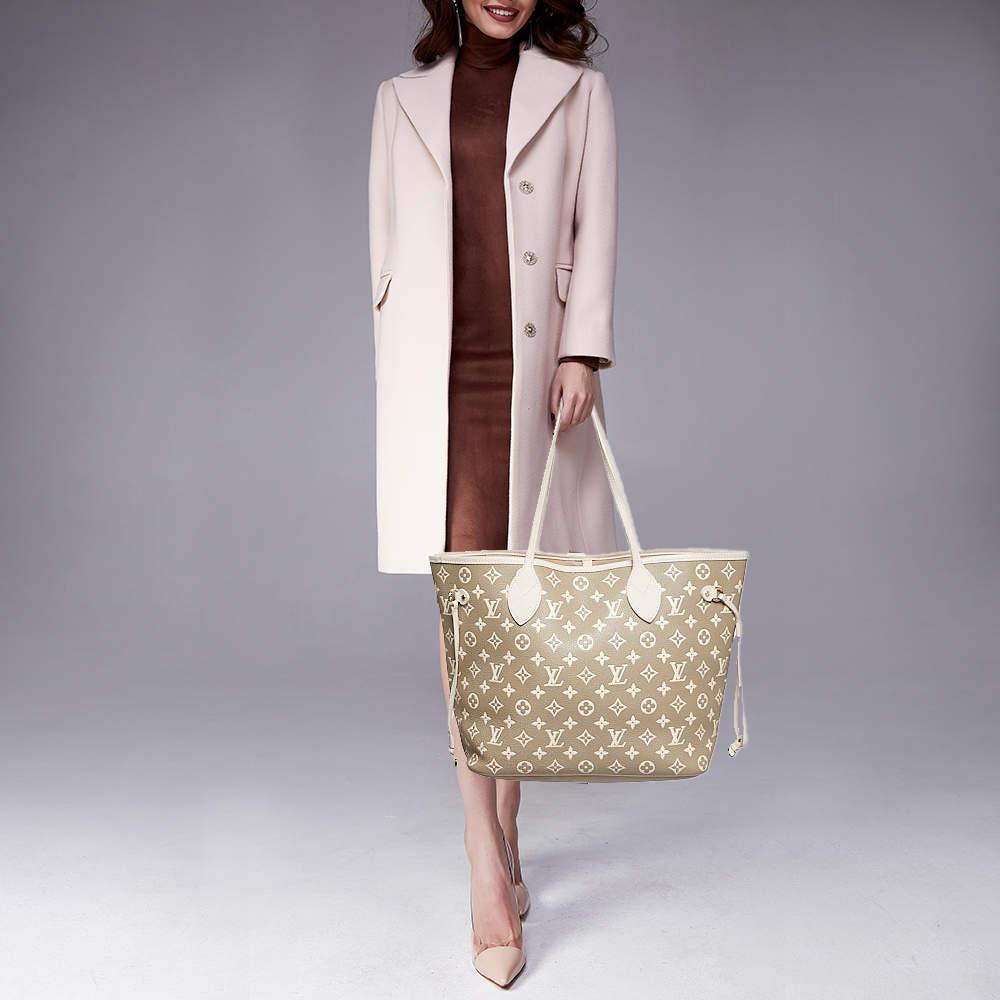 Louis Vuitton Neverfull MM Tasche aus Empreinte-Leder in Beige/Khakigrün mit Monogramm im Zustand „Relativ gut“ in Dubai, Al Qouz 2