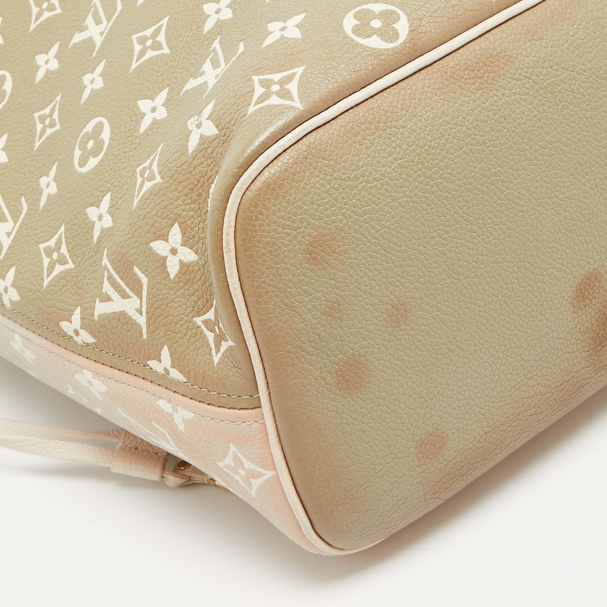 Louis Vuitton Neverfull MM Tasche aus Empreinte-Leder in Beige/Khakigrün mit Monogramm im Angebot 4