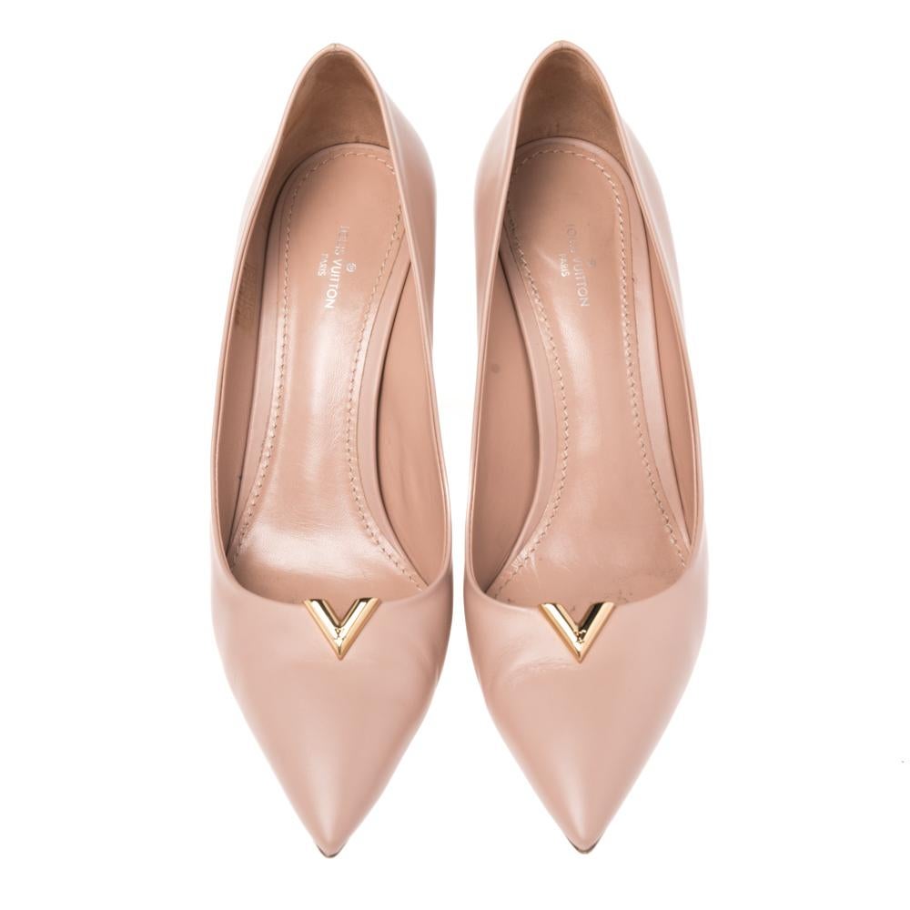 It is every woman's dream to own pumps as appealing as these Louis Vuitton ones. Crafted from leather, these Heartbreakers come in a lovely shade of beige. They are designed to deliver class and sophistication. They are styled with pointed toes