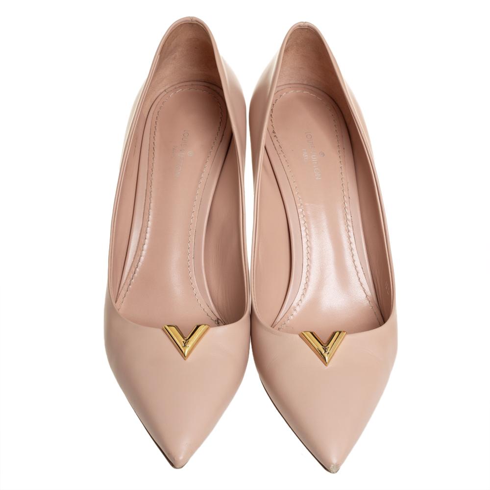 Beige Leder Heartbreaker Pumps von Louis Vuitton Größe 38,5 im Zustand „Gut“ in Dubai, Al Qouz 2