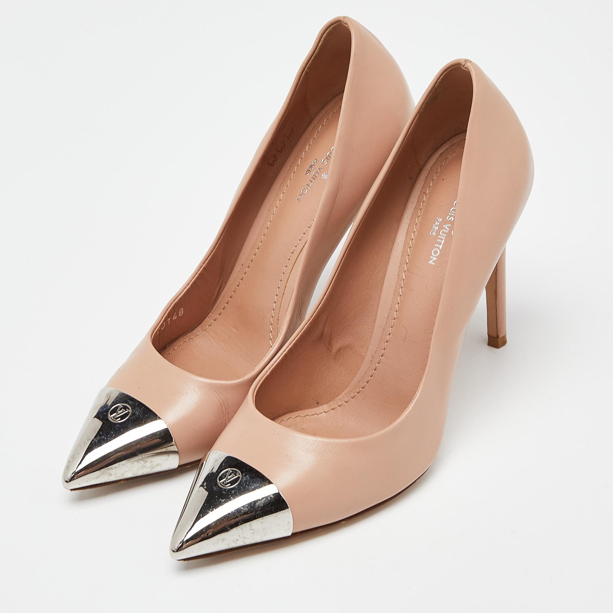 Exhibit an elegant style with this pair of pumps. These elegant shoes are crafted from quality materials. They are set on durable soles and sleek heels.