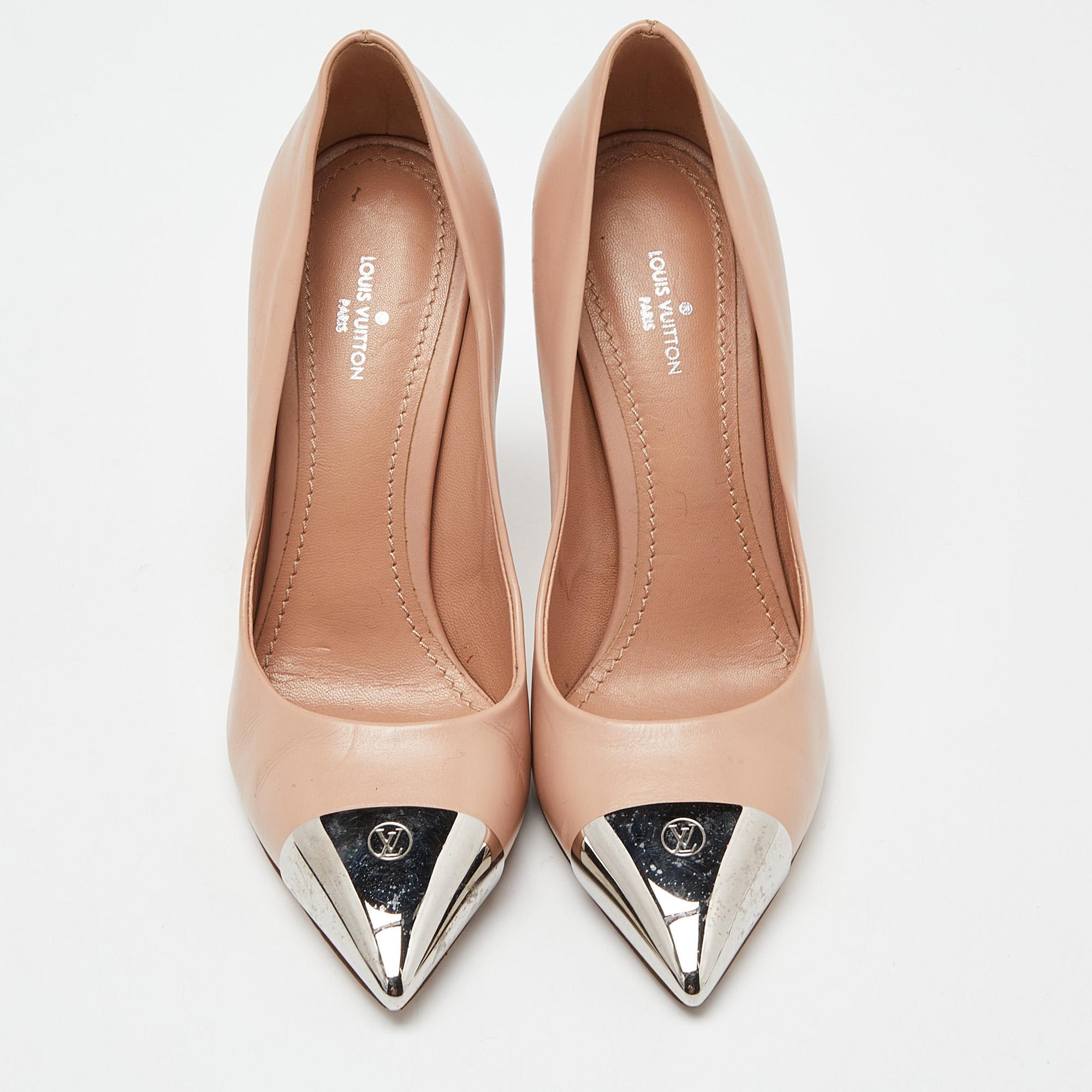 Louis Vuitton Beige Leather Pointed Toe Pumps Size 36 In Fair Condition For Sale In Dubai, Al Qouz 2