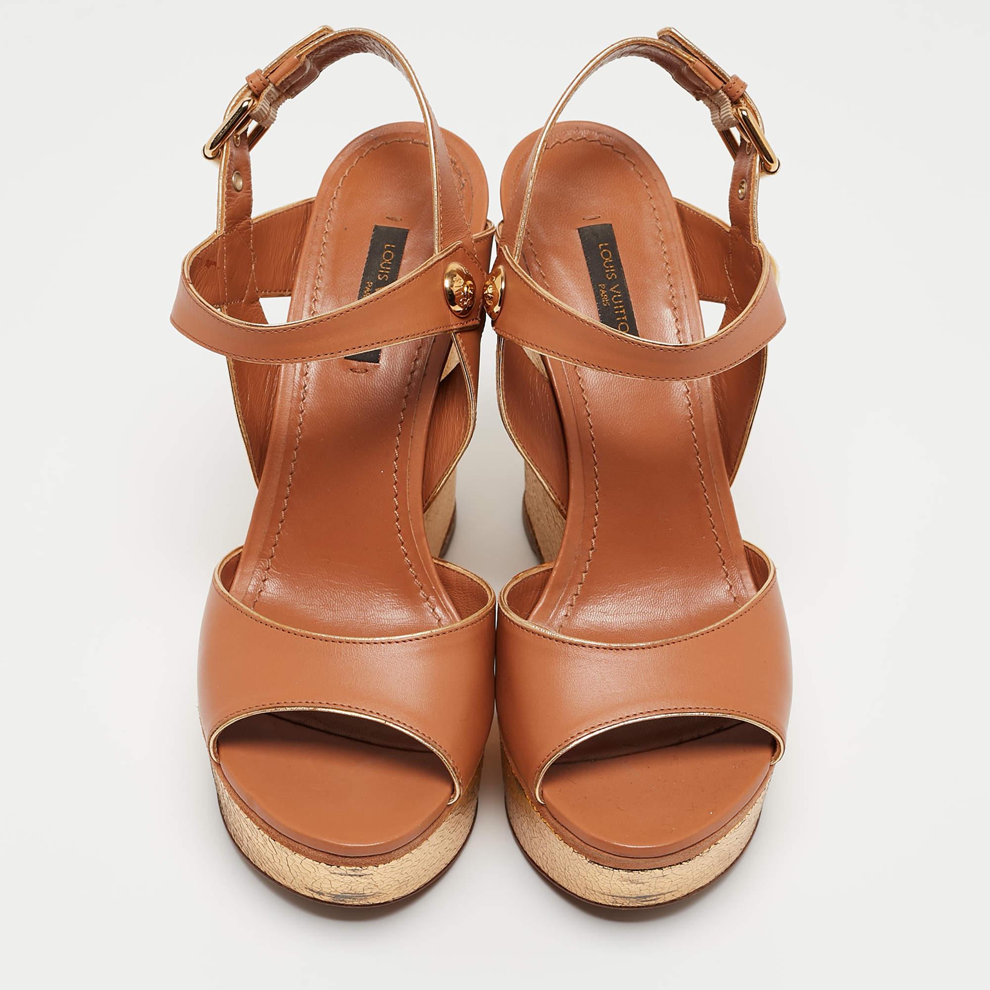 Louis Vuitton Beige Leather Wedge Sandals Size 38 In Good Condition For Sale In Dubai, Al Qouz 2