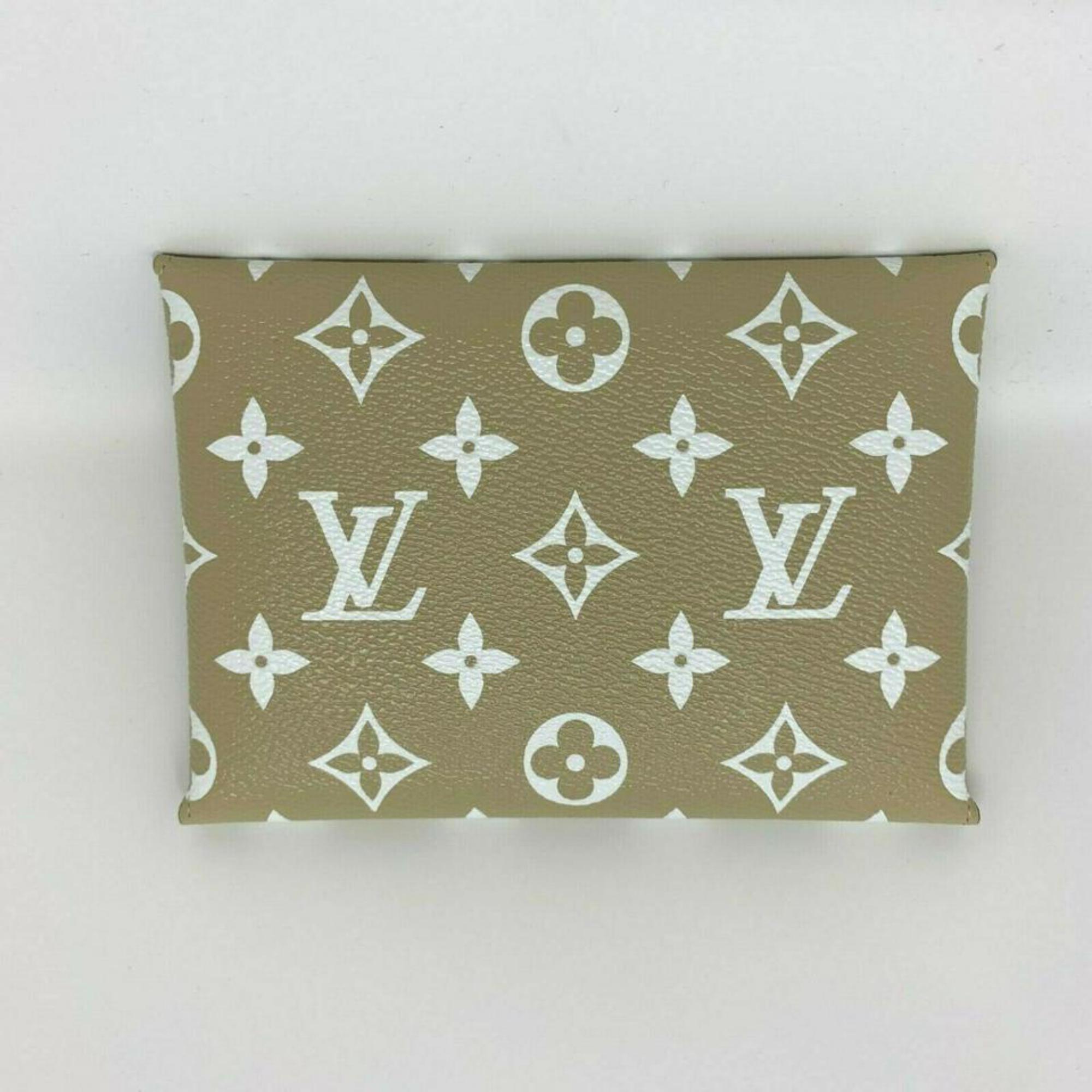 Louis Vuitton Beige Medium Ss19 Limited Edition Giant Kirigami Pouch 870619  For Sale 7