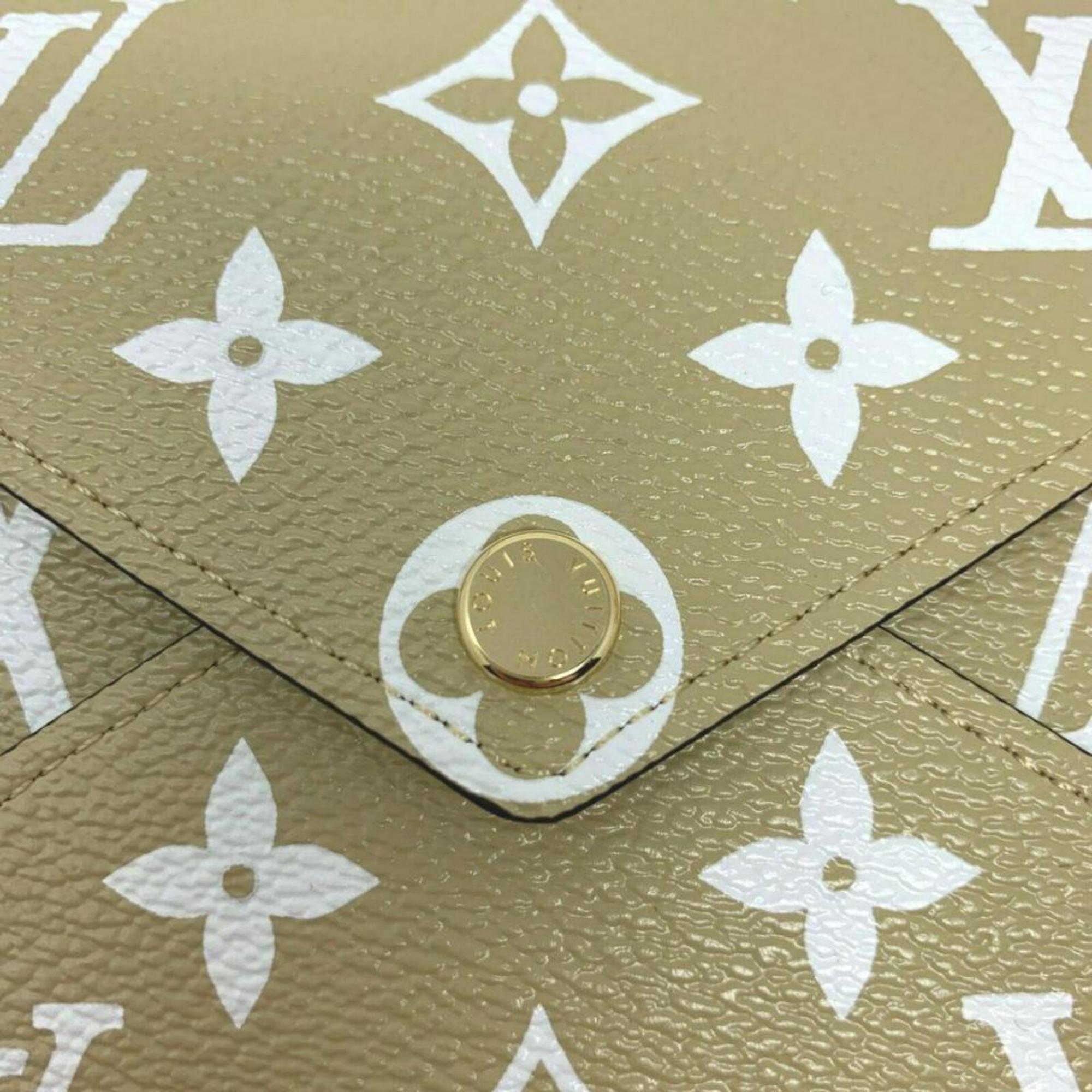 Louis Vuitton Beige Medium Ss19 Limited Edition Giant Kirigami Pouch 870619  In New Condition For Sale In Forest Hills, NY