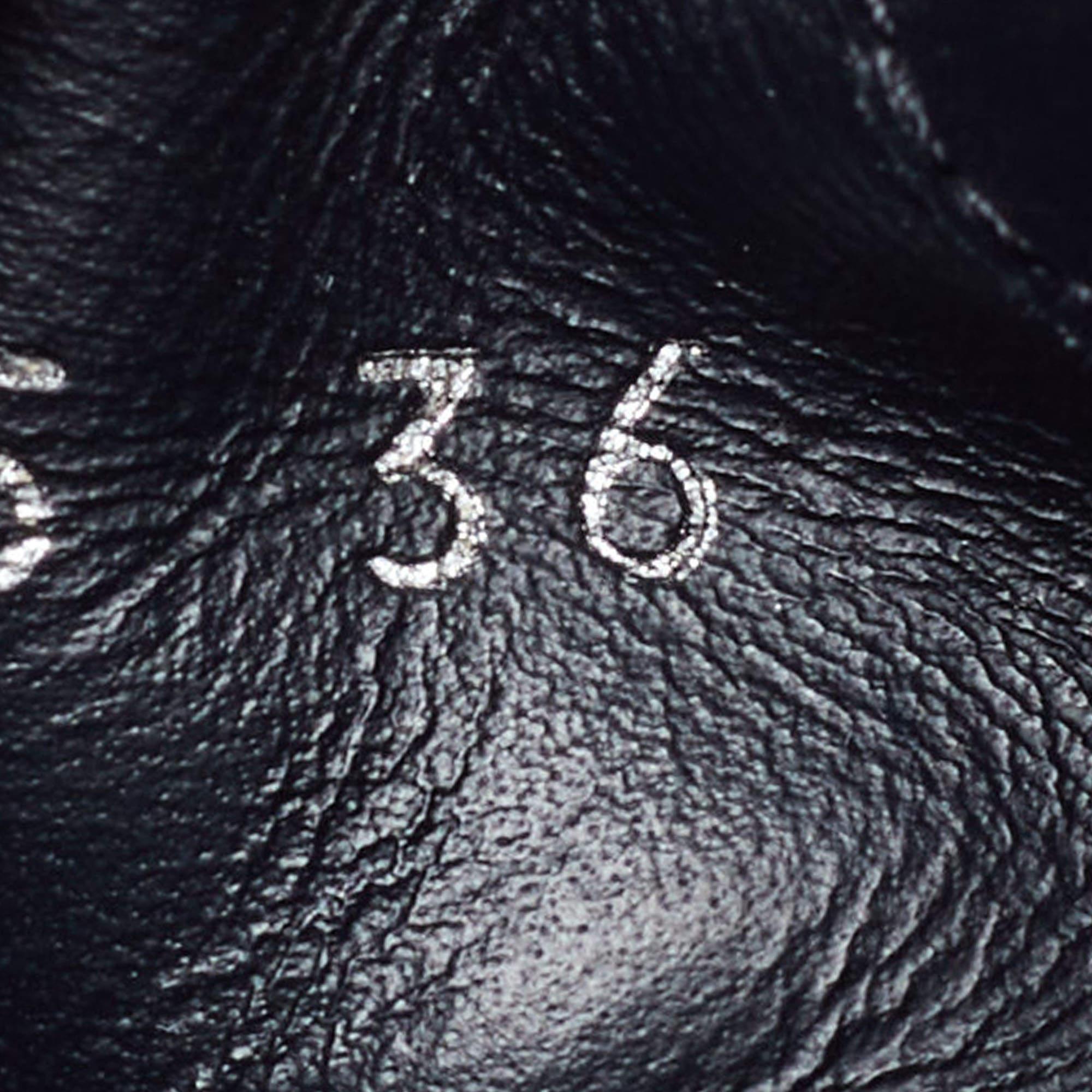 Louis Vuitton Beige Monogram Canvas and Suede Laureate Desert Boots Size 36 In Good Condition For Sale In Dubai, Al Qouz 2