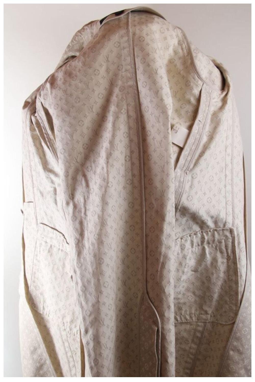 Beigefarbener Monogramm-Trenchcoat aus Baumwolle von Louis Vuitton & Marc Jacobs 2007 Vintage im Angebot 7