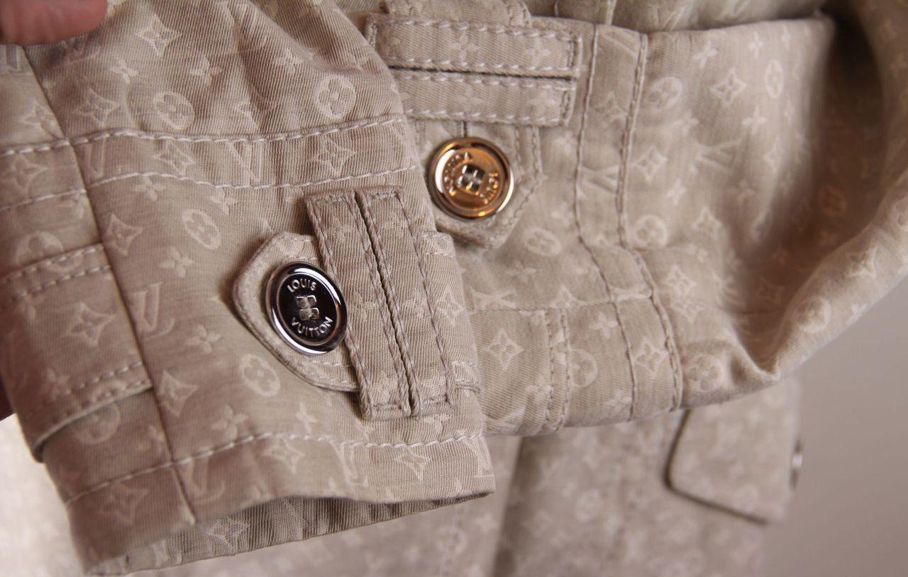 Women's or Men's Louis Vuitton & Marc Jacobs 2007 beige monogram cotton trench coat vintage For Sale