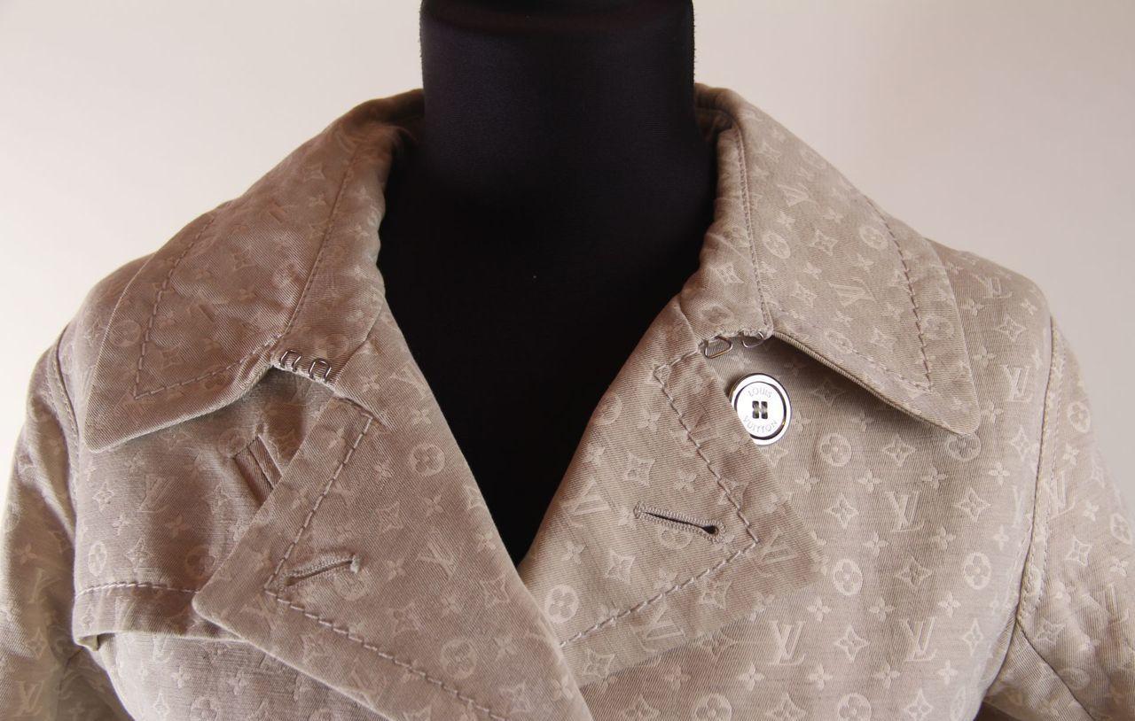 Women's or Men's Louis Vuitton & Marc Jacobs 2007 beige monogram cotton trench coat vintage For Sale