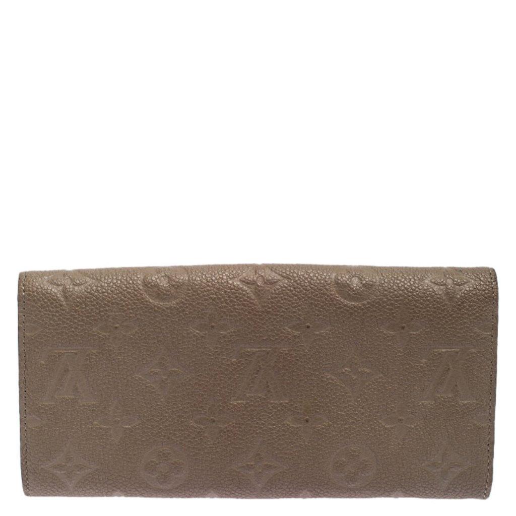 Stylish wallets are a closet must-have! This beige wallet from Louis Vuitton is styled like an envelope and is crafted from Empreinte leather. This sleek wallet comes with multiple card slots, an open slot and a zip pouch. It is perfect for daily