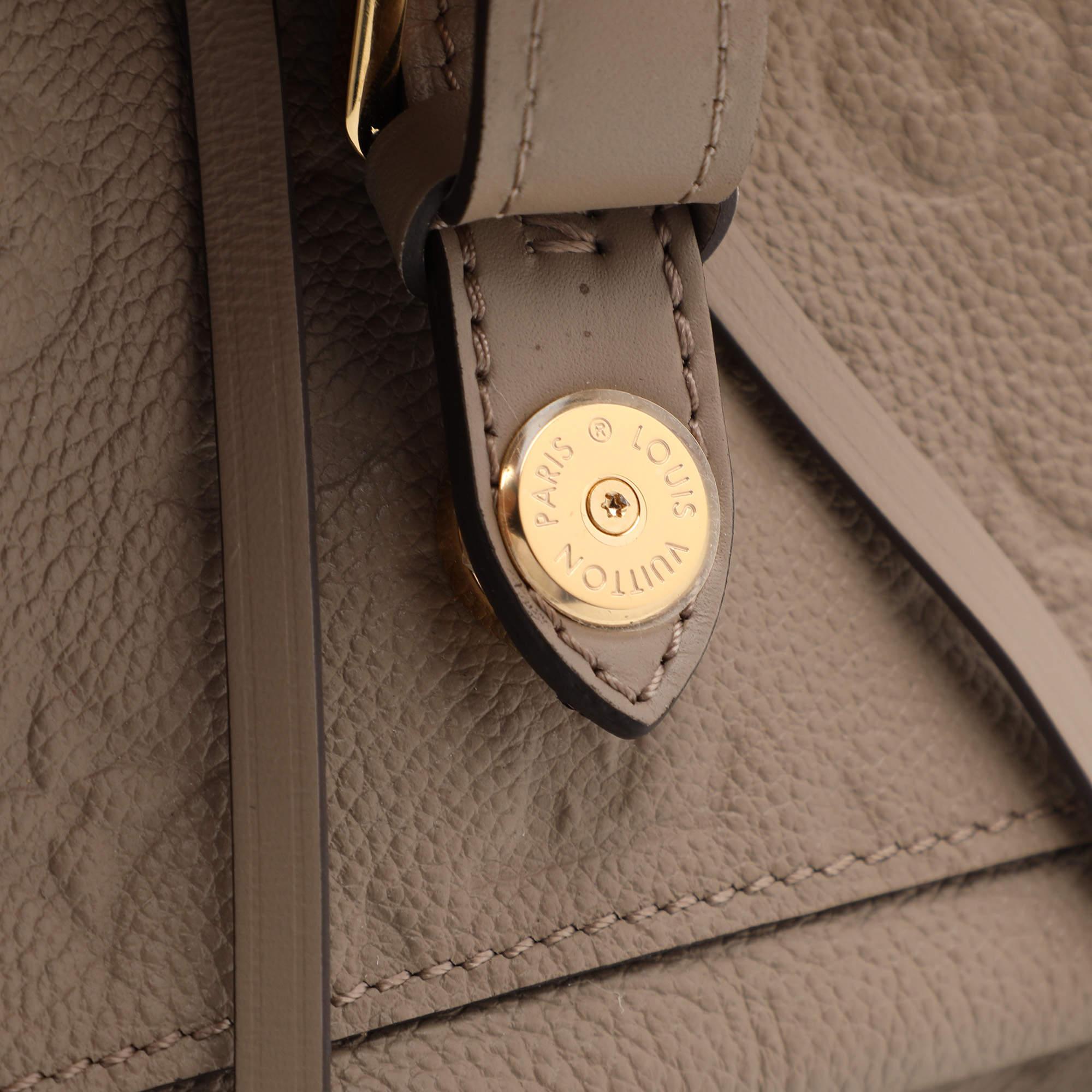 Louis Vuitton Sac à dos Montsouris PM en cuir beige avec monogramme Empriente Pour femmes en vente