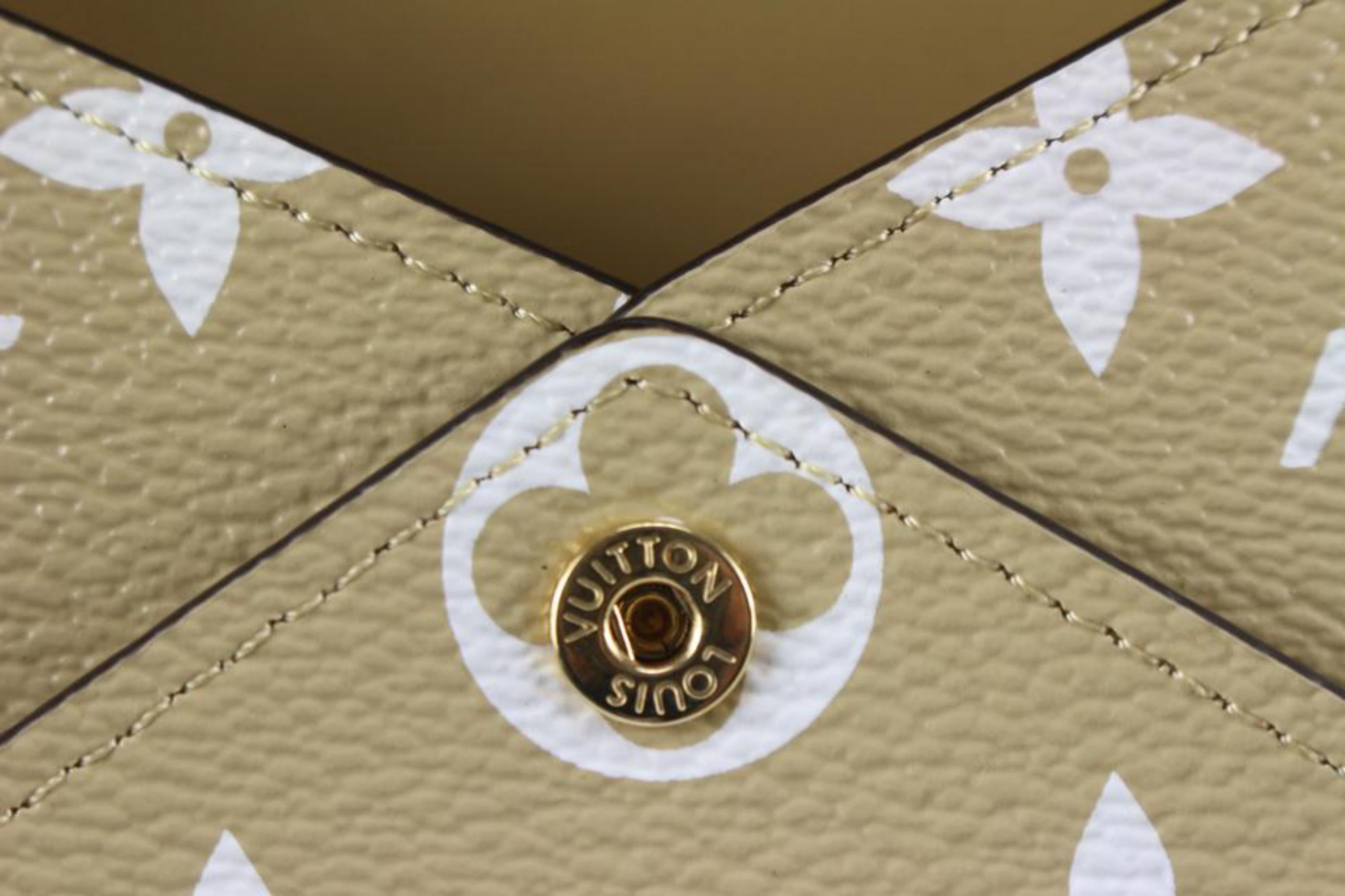 Women's Louis Vuitton Beige Monogram Giant Pochette Kirigami MM Envelop Pouch 86lz89s