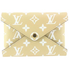 Louis Vuitton Beige Monogram Giant Pochette Kirigami MM Envelop Pouch 86lz89s