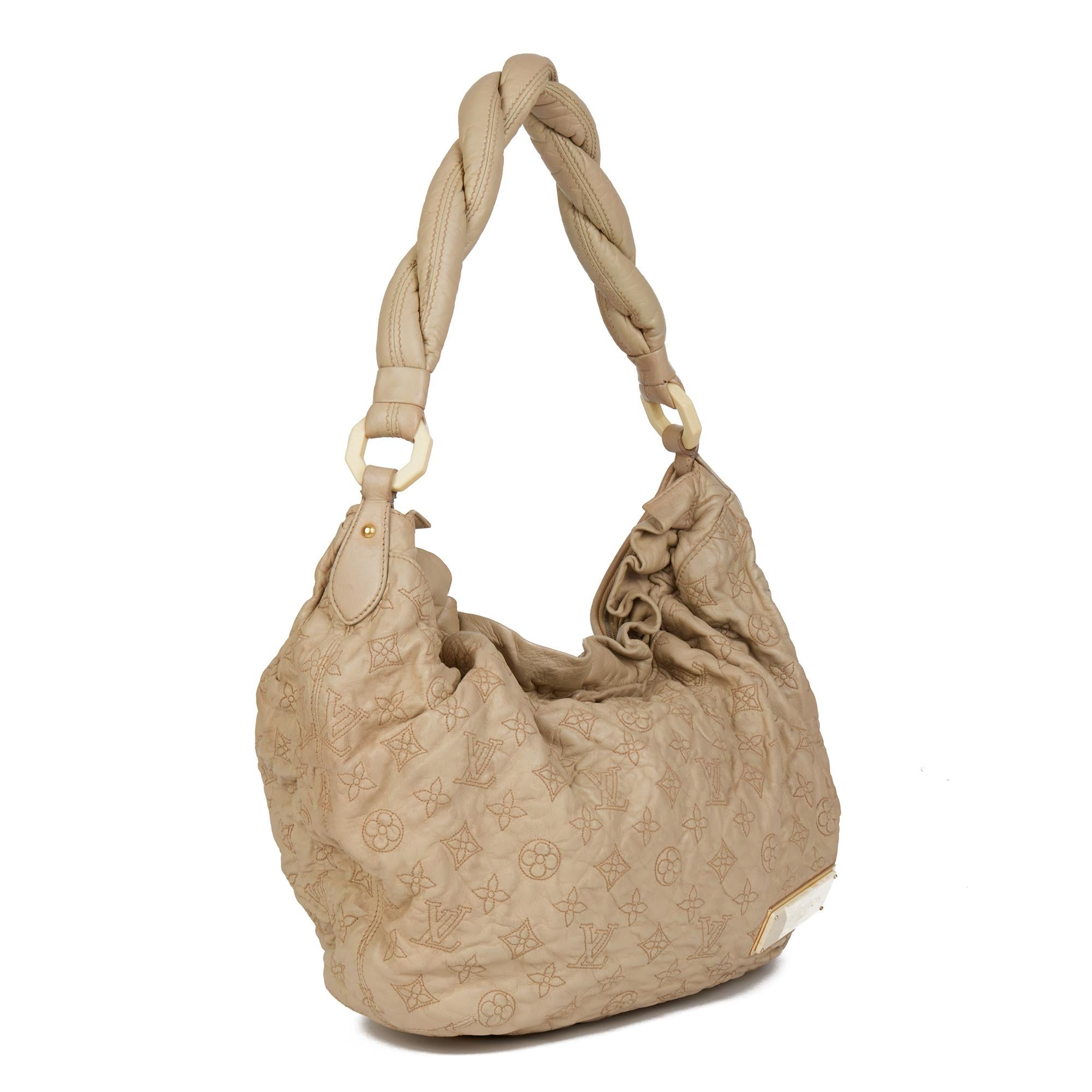 LOUIS VUITTON
Beige Monogram Lambskin Olympe Nimbus GM

Xupes Reference: CB680
Serial Number: RC0007
Age (Circa): 2007
Accompanied By: Louis Vuitton Dust Bag
Authenticity Details: Date Stamp (Made in Italy)
Gender: Ladies
Type: Shoulder,