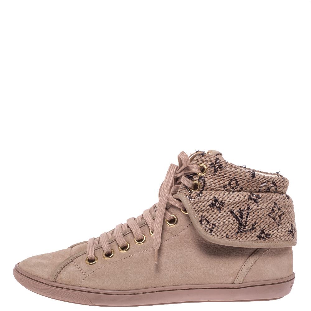 This comfortable pair of Brea sneaker boots is by Louis Vuitton. The sneakers are crafted from nubuck and feature the signature monogram canvas on the tweed high-top. The round-toe shoes have lace-up fronts and leather-lined
