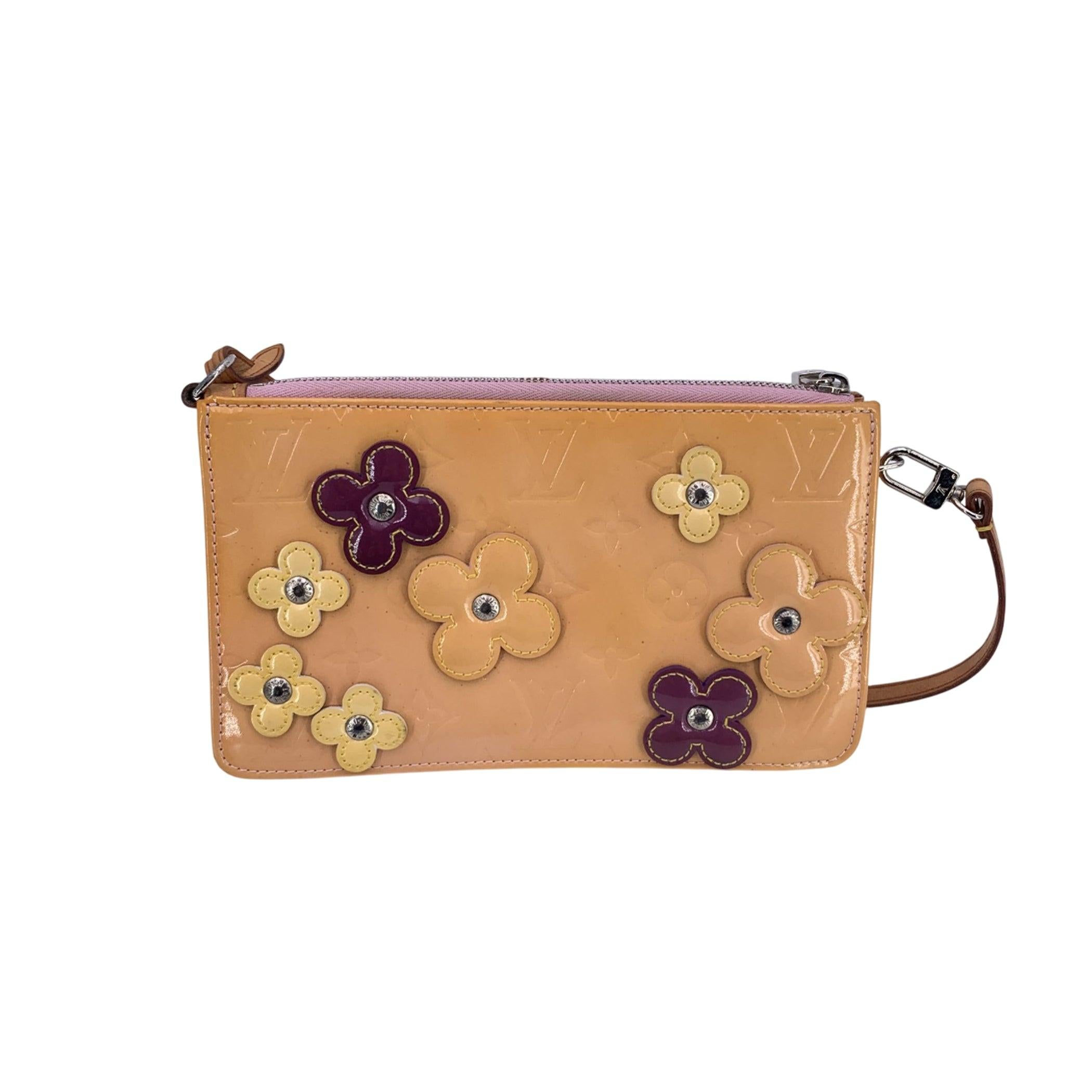 Louis Vuitton Lexington Pochette-Tasche mit Monogramm Vernis Flower in Beige im Zustand „Gut“ im Angebot in Rome, Rome