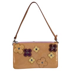 Bolso Pochette Louis Vuitton Beige Monograma Vernis Flor Lexington