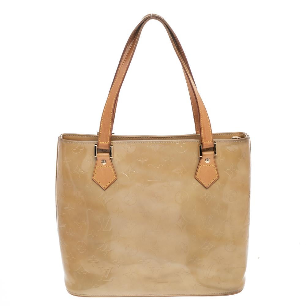 This vintage Houston bag by Louis Vuitton is a creation you'll be delighted to own. It is crafted from Monogram Vernis and styled with a zipper that opens to a well-sized fabric interior. The creation is complete with two handles.

Includes: