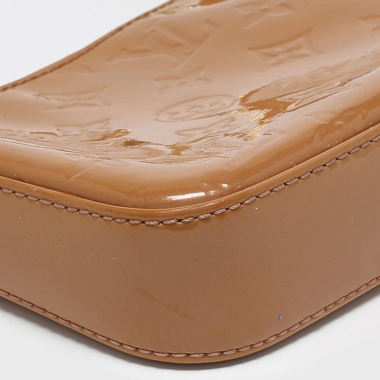 Louis Vuitton Beige Monogram Vernis Leather Pochette Accessoires Shoulder Bag  Louis Vuitton